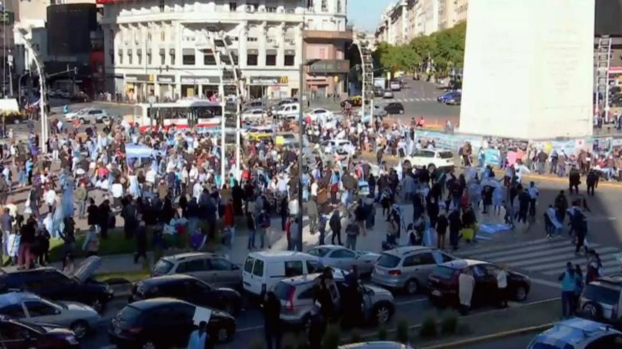 Miles de argentinos asistieron a la marcha ”17A” contra el Gobierno