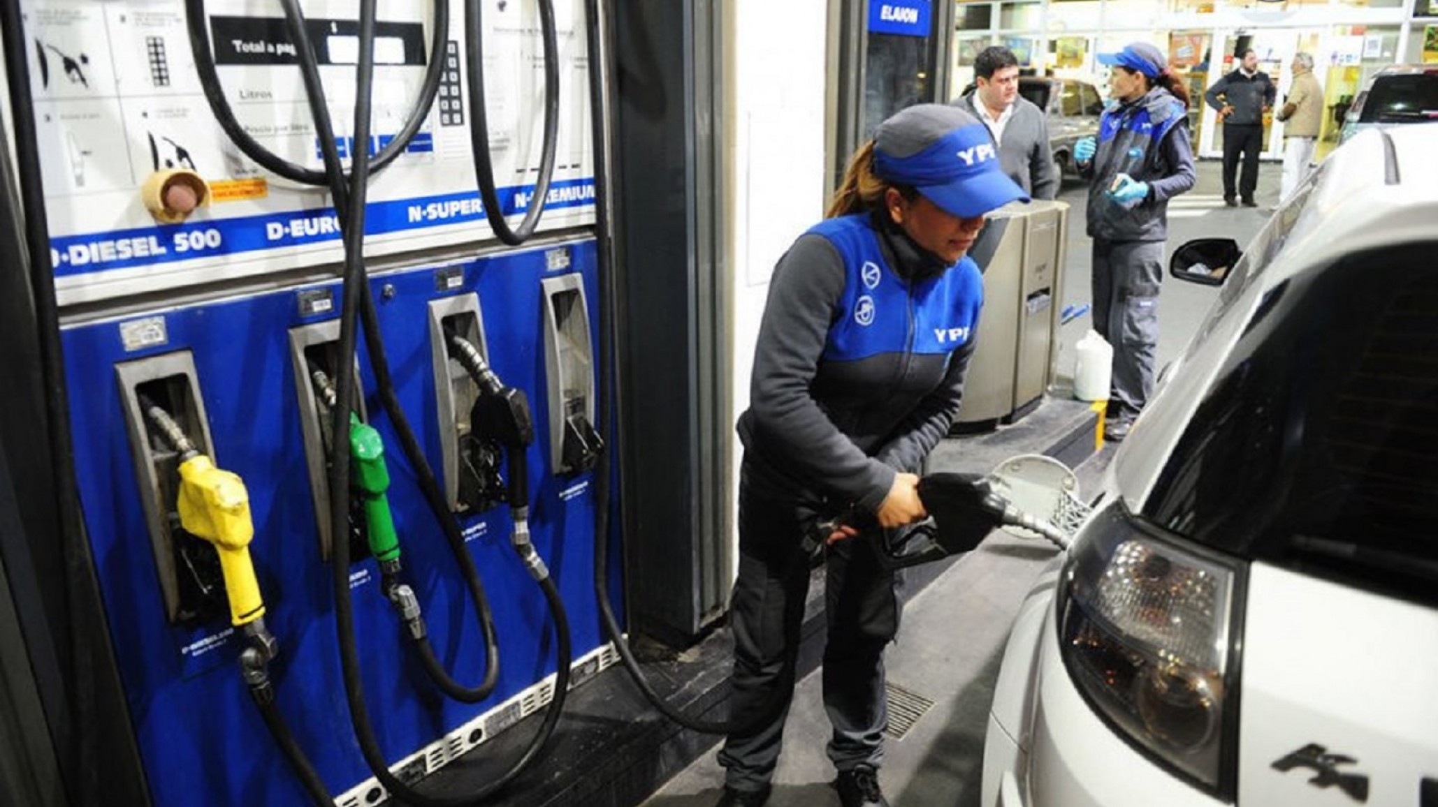 YPF aumentó el precio de sus combustibles un 4,5 % desde la medianoche