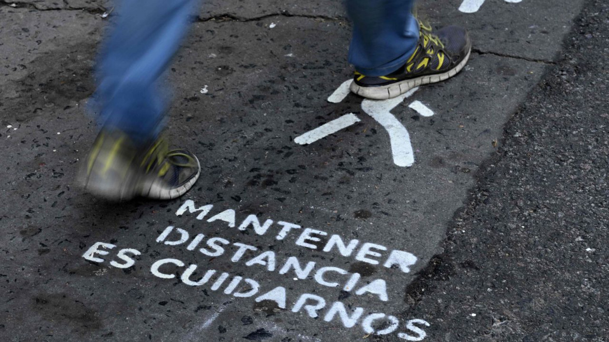 Los 47 pasajeros que llegaron desde Reino Unido deberán aislarse por 10 días