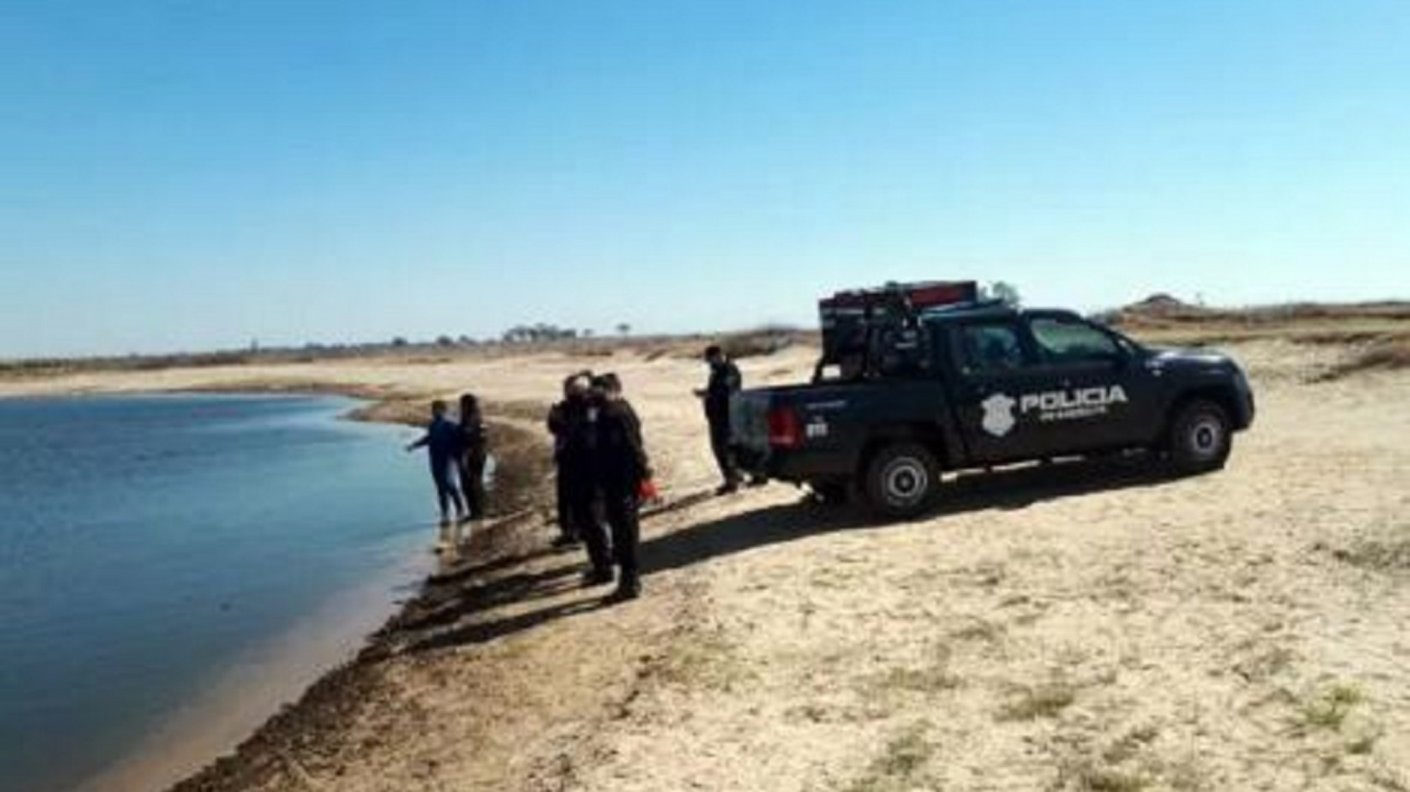 Un niño de 11 años junto a su mamá y su abuelo murieron ahogados en un accidente