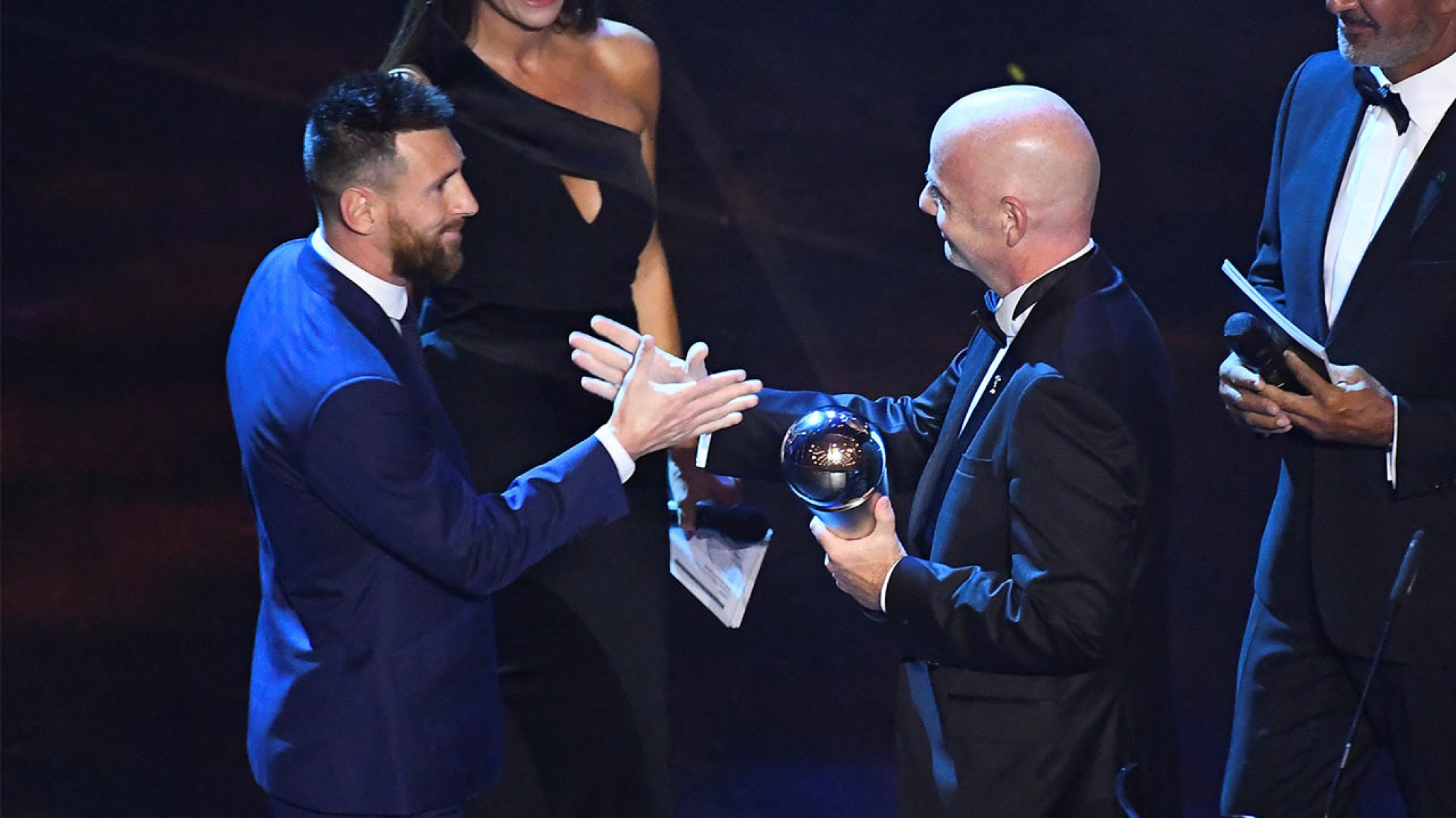 FIFA no pondrá trabas para que Messi abandone Barcelona