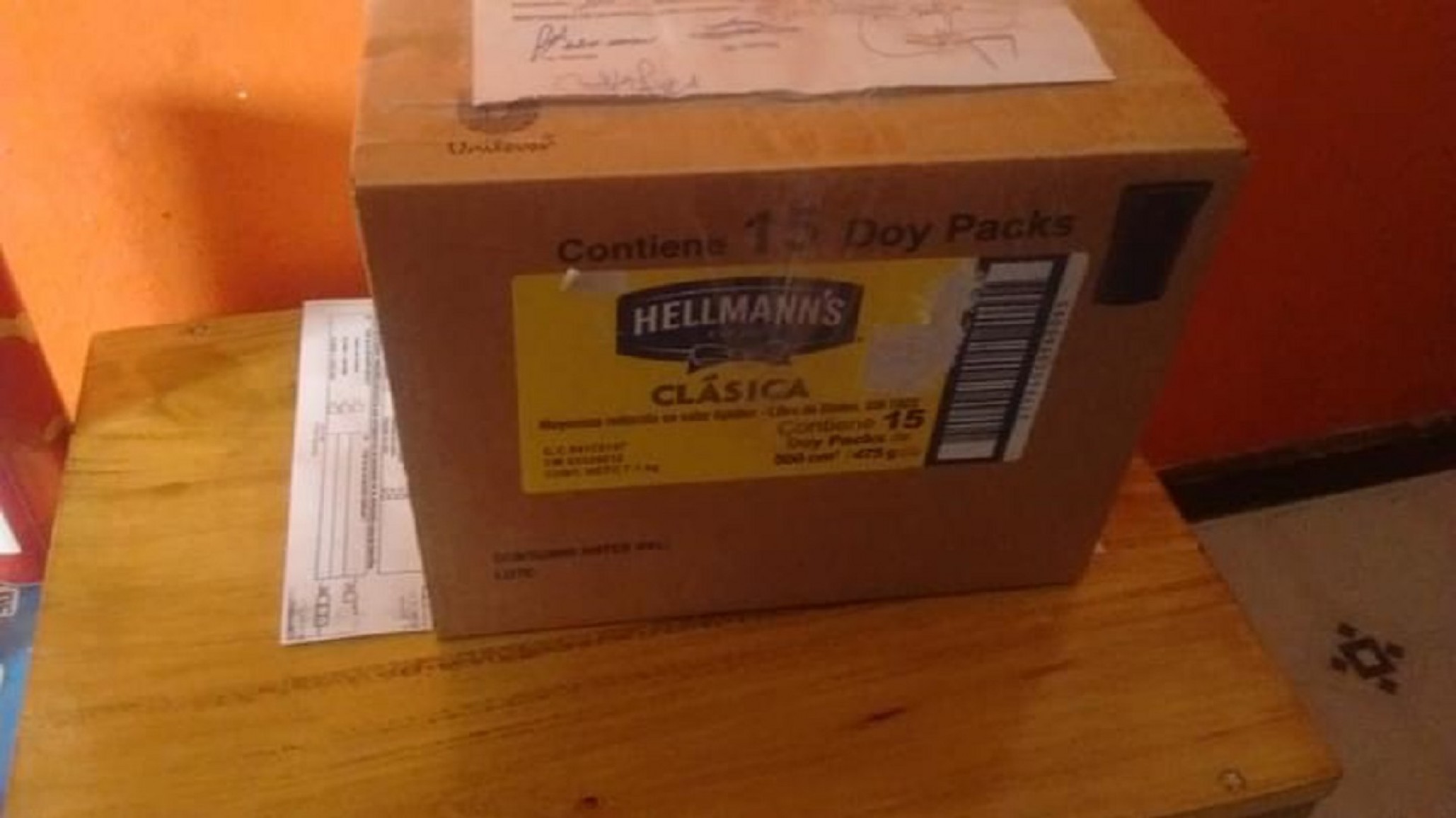 Mujer denunció que le entregaron los restos de su abuelo en una caja de mayonesa