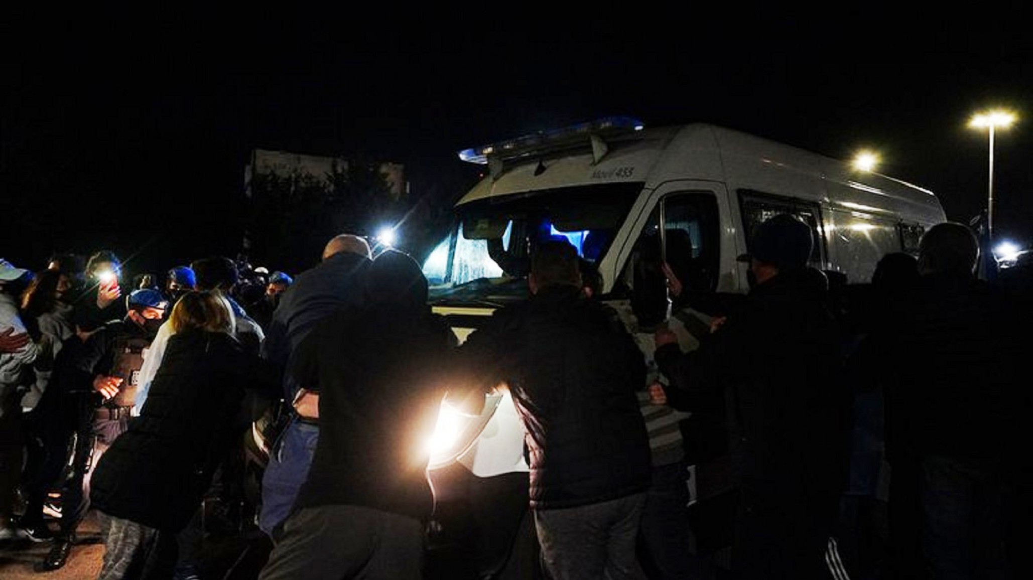 Lázaro Báez tuvo que volver a Ezeiza luego de que los vecinos de Pilar le impidieran la entrada al country