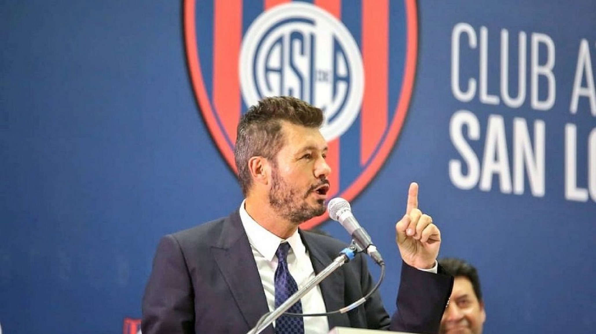 Marcelo Tinelli pidió licencia de su cargo de presidente de San Lorenzo