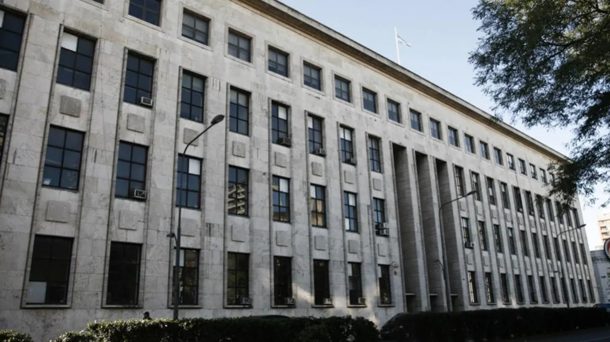 Abusó de una nena y la embarazó: Lo absolvieron