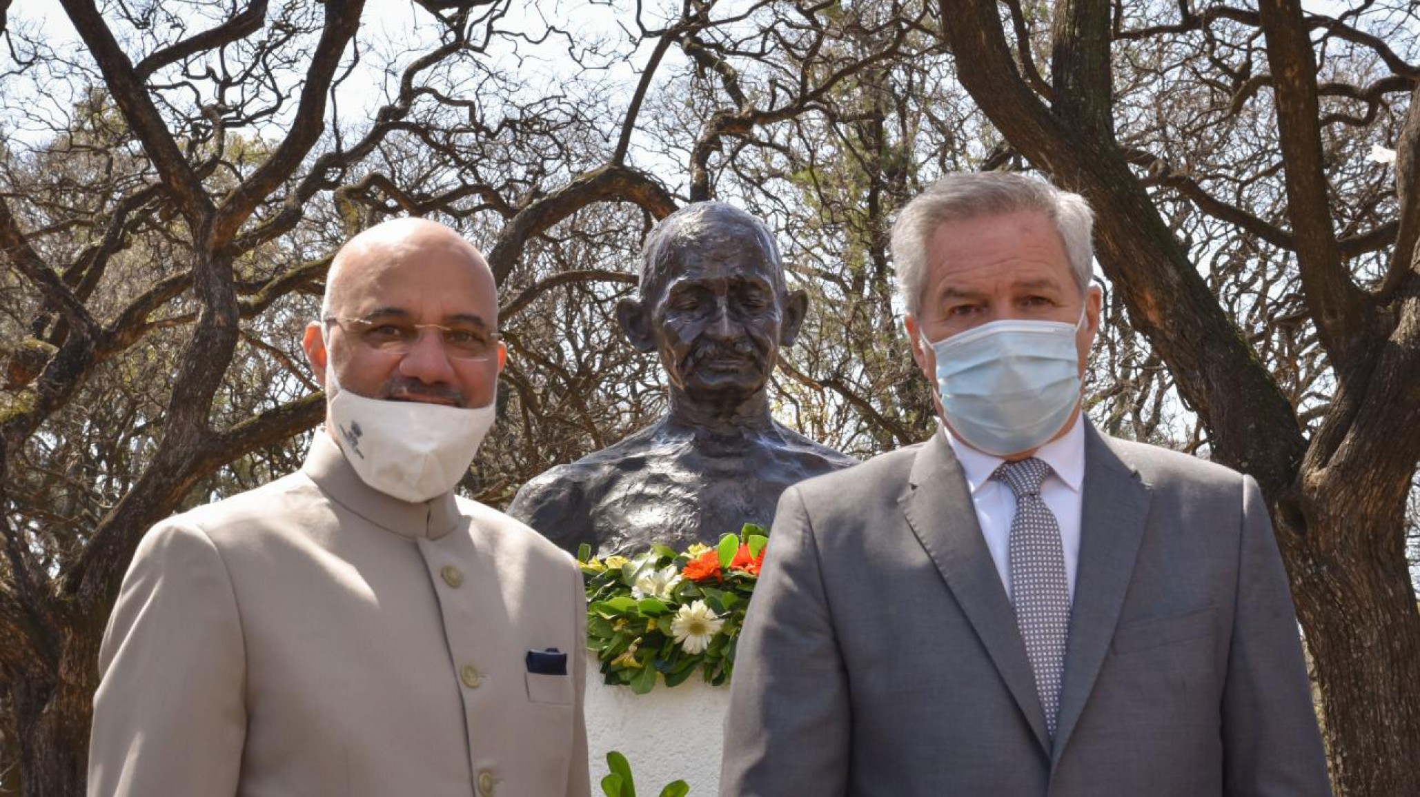 Felipe Solá se reunió con el embajador de la India y homenajearon a Mahatma Gandhi
