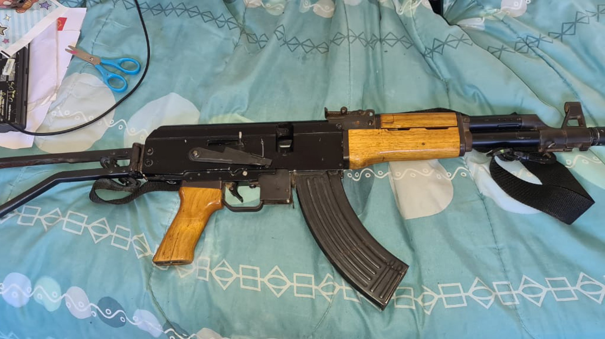 3 allanamientos dieron con material robado, además de armas