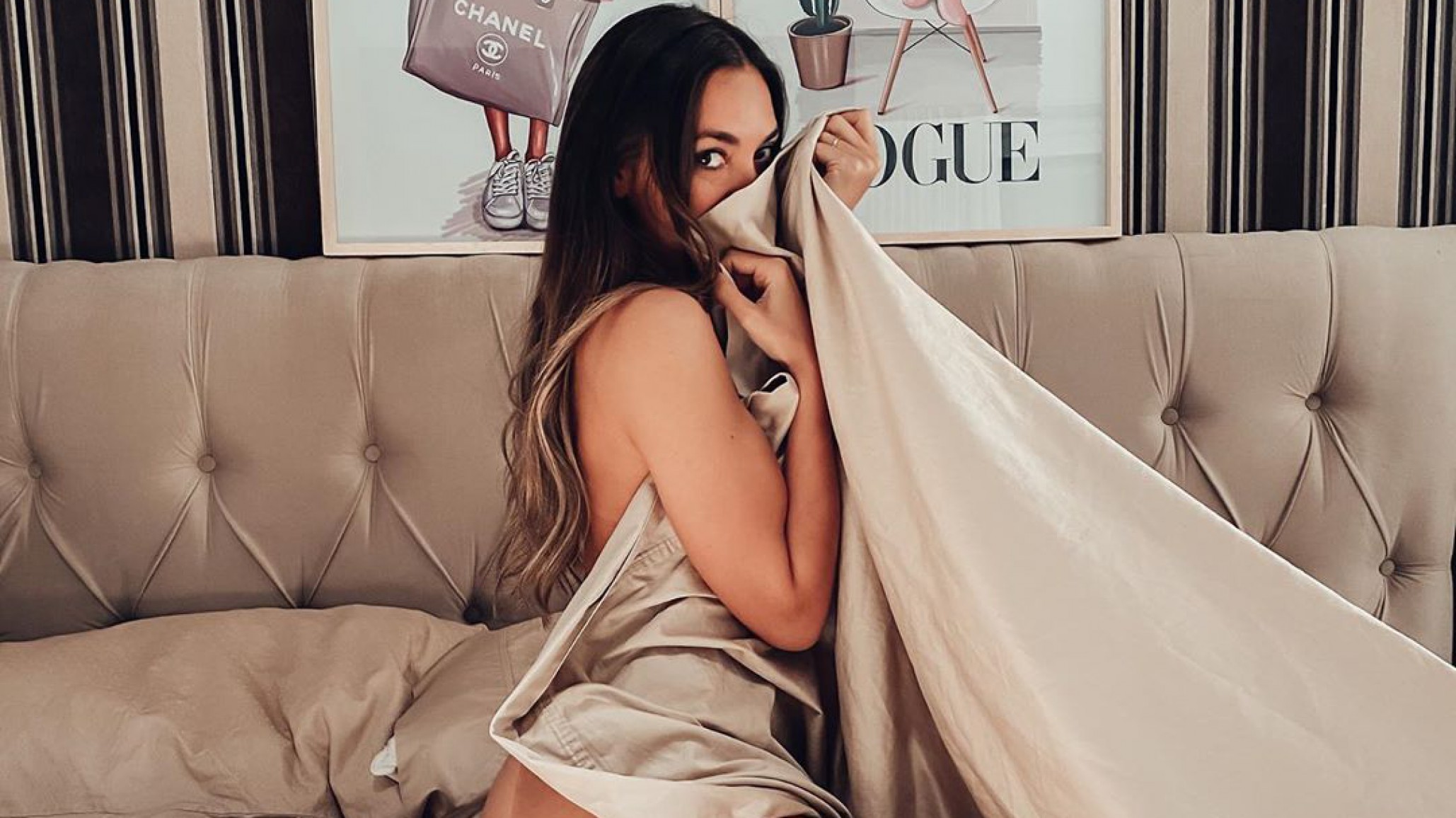 Floppy Tesouro desde la bañera vestida sólo con espuma de jabón ¡Bomba!