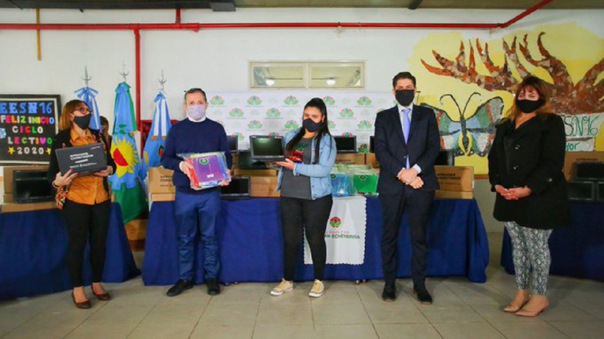 Ministerio de Educación entregó 1.600 netbooks a estudiantes