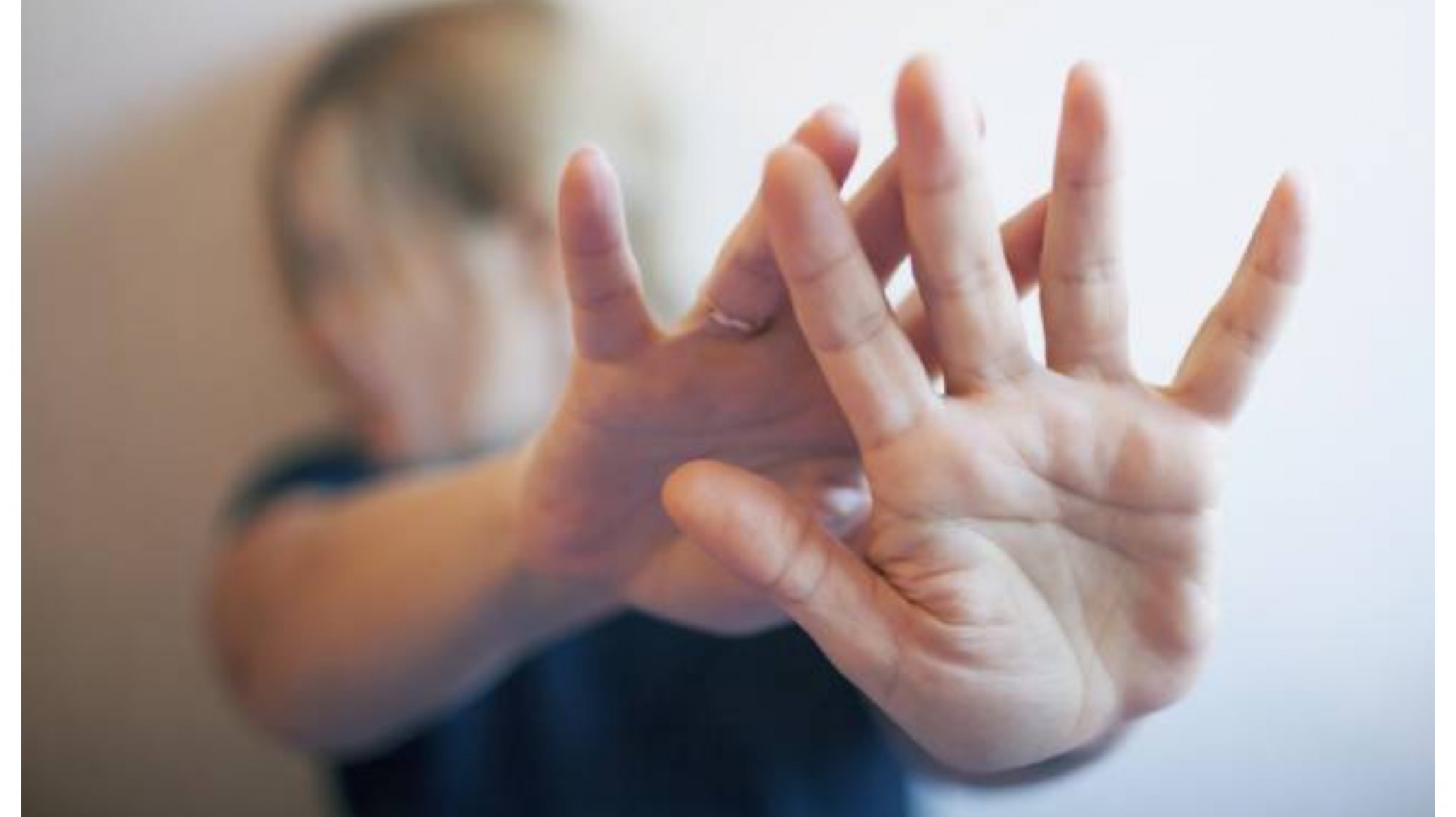 Mató a golpes y a puñaladas a la madre de su amigo para robarle el celular