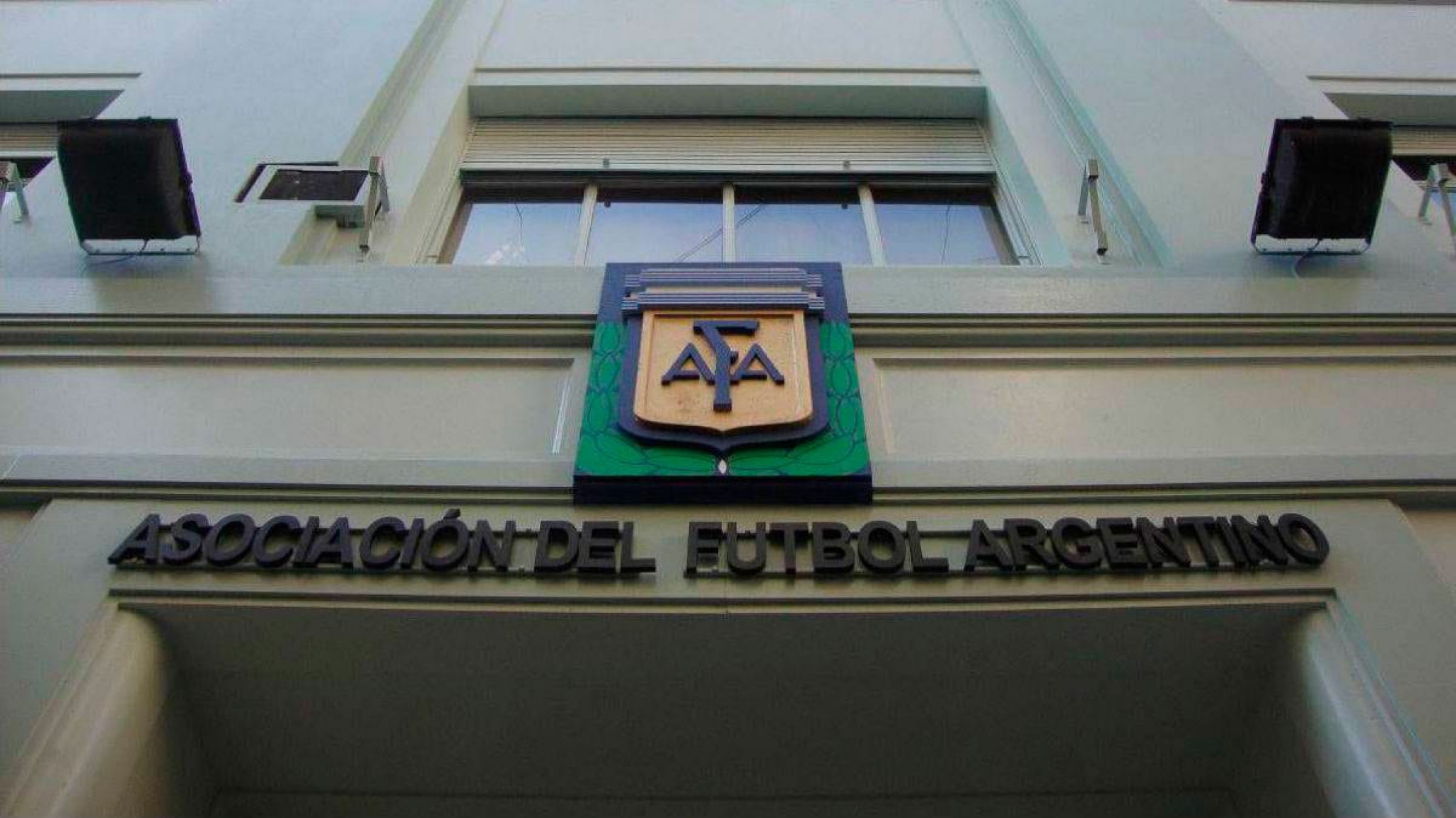 AFA presenta en protocolo para las competencias: Prohibido sonarse la nariz y escupir