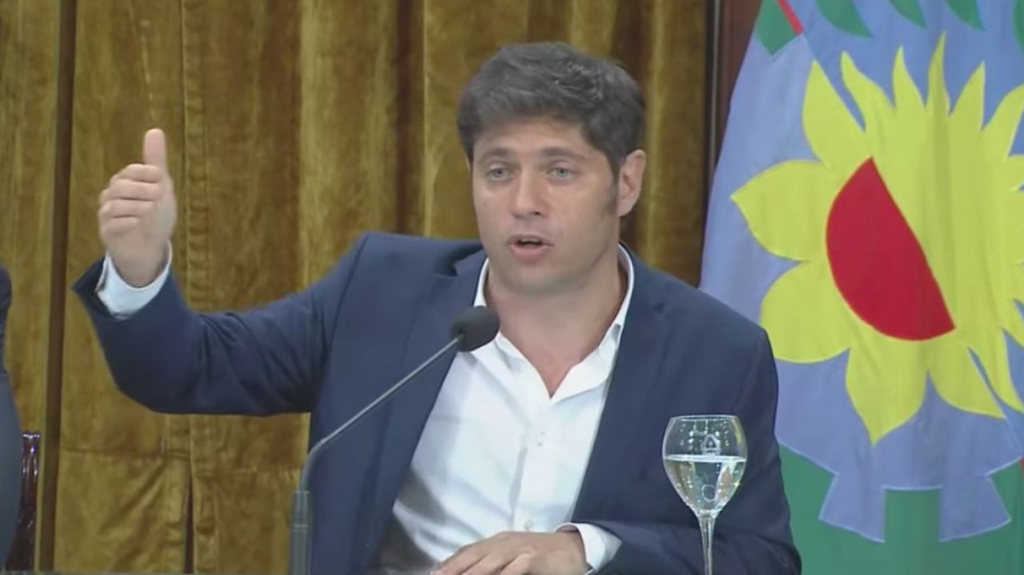 Axel Kicillof lanzaría un subsidio de $50.000 para desalentar las tomas de tierras
