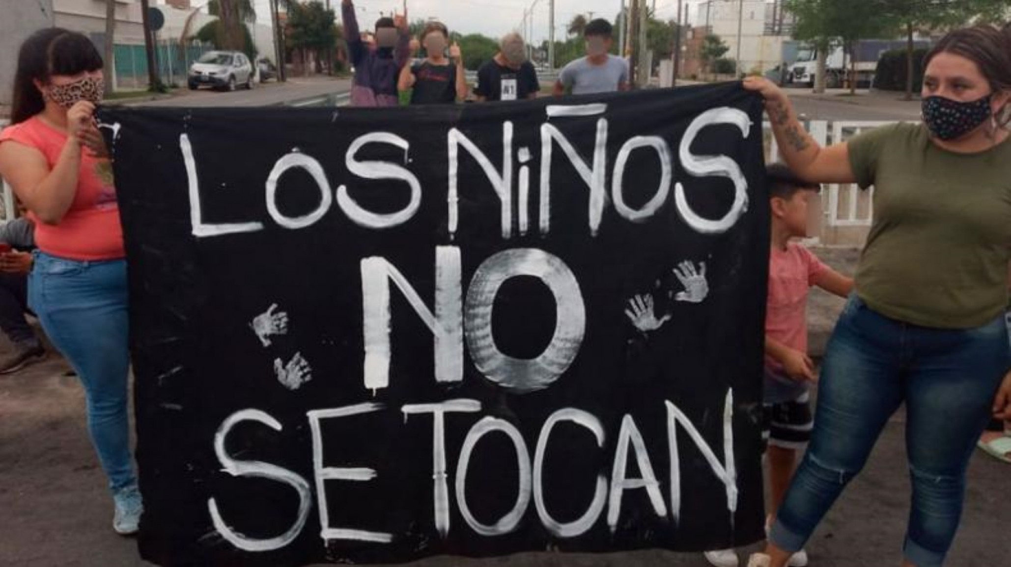 Encontró a la ex pareja de su madre abusando de su hermana de 12 años