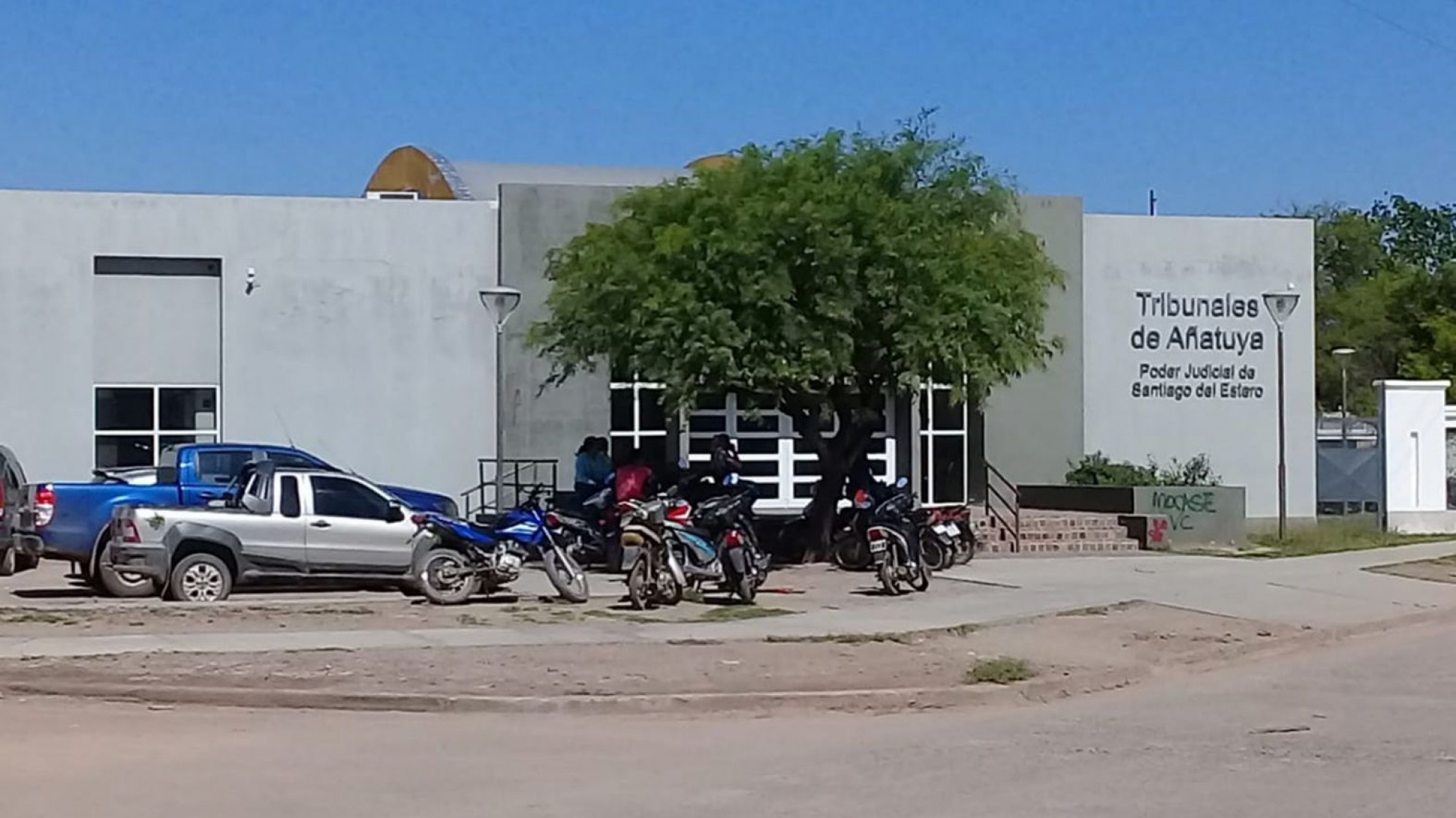 Insólito: Robó un aire acondicionado y se lo llevó en bicicleta