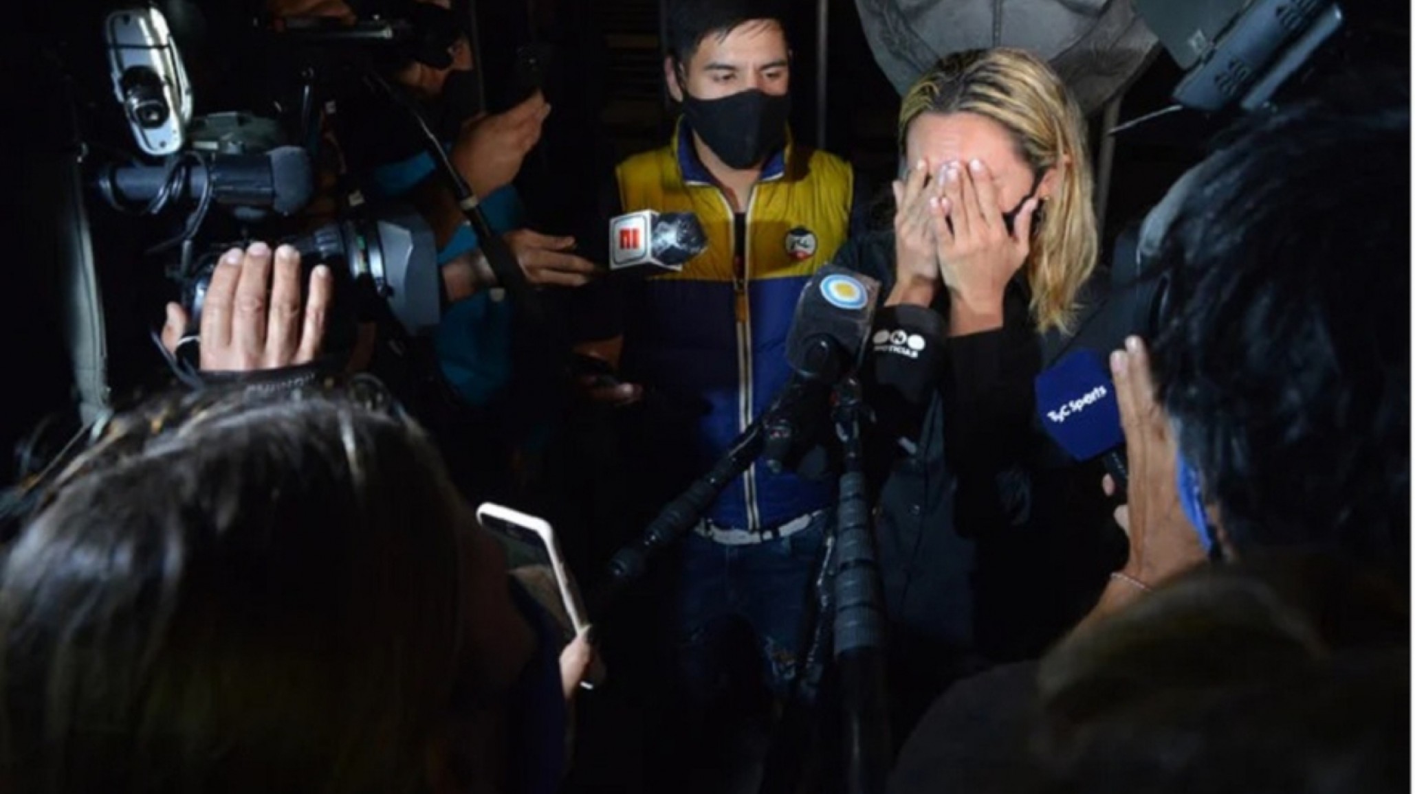 A Rocío Oliva no la dejaron pasar “lo único que quiero es ver a Diego”