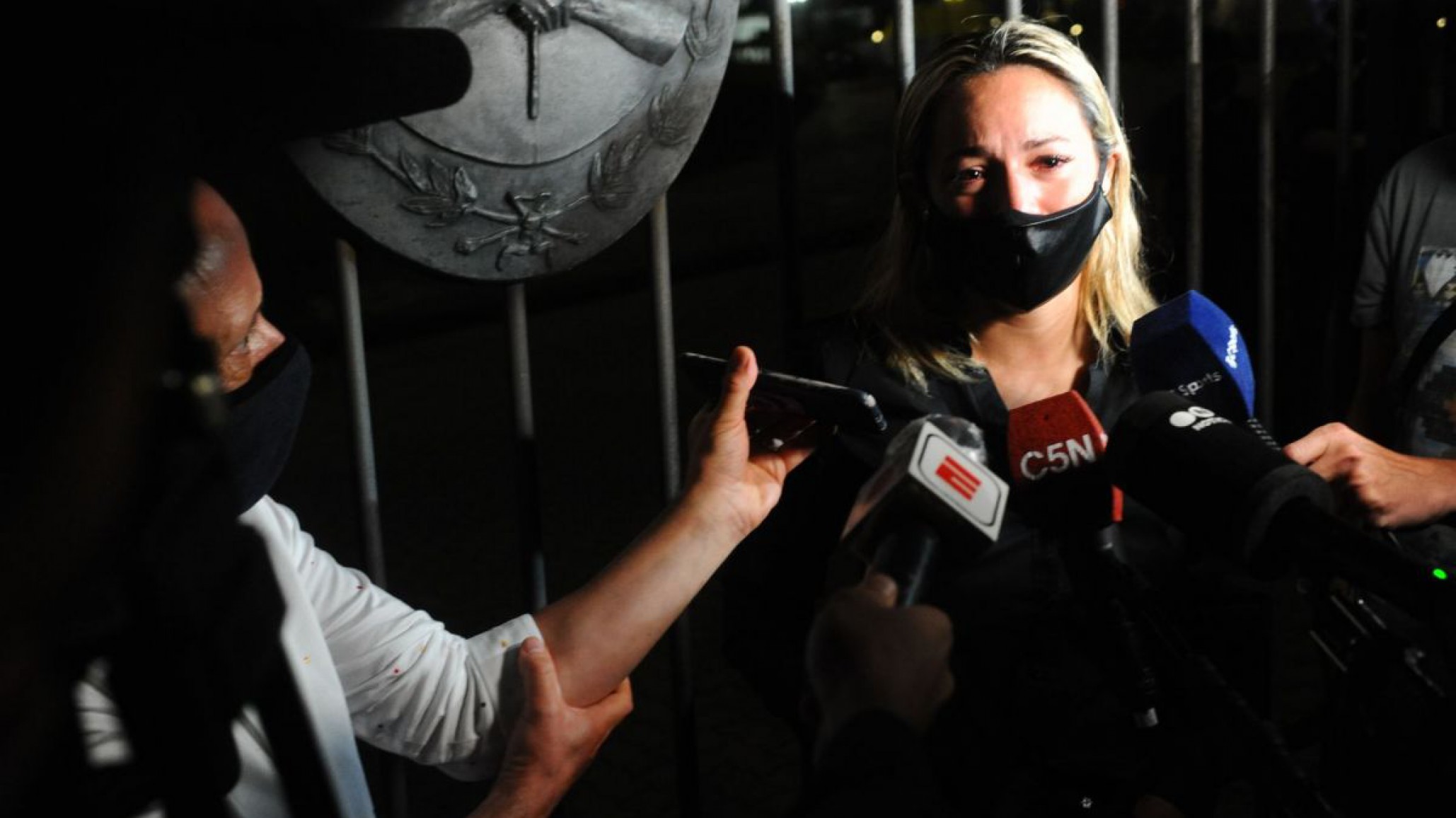 Ana Rosenfeld reveló que Rocío Oliva la llamó llorando tras no poder despedir a Maradona