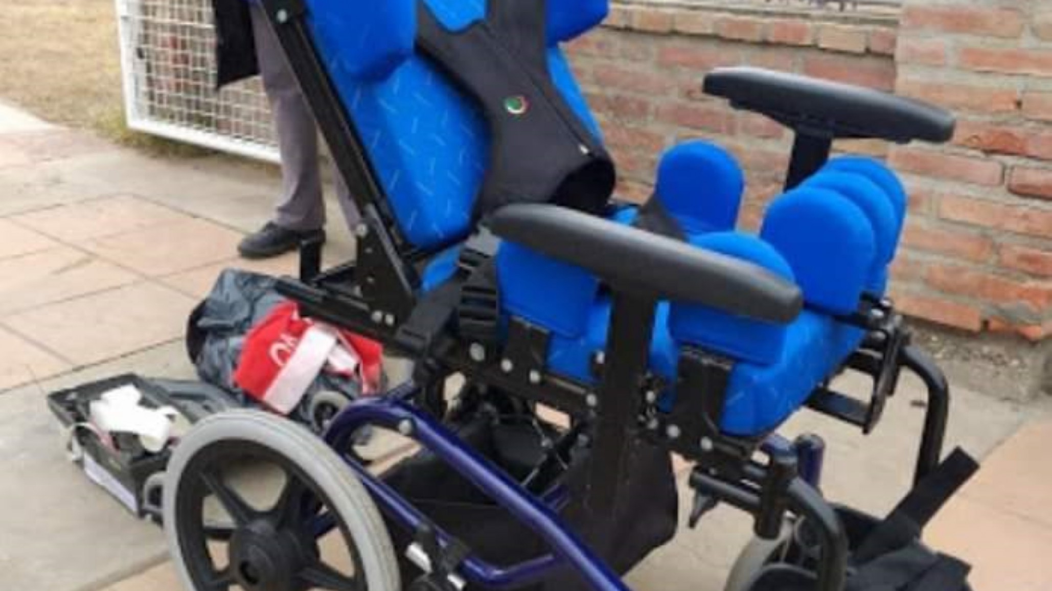 Robó la silla de ruedas de una nena: publicaron el video para recuperarla