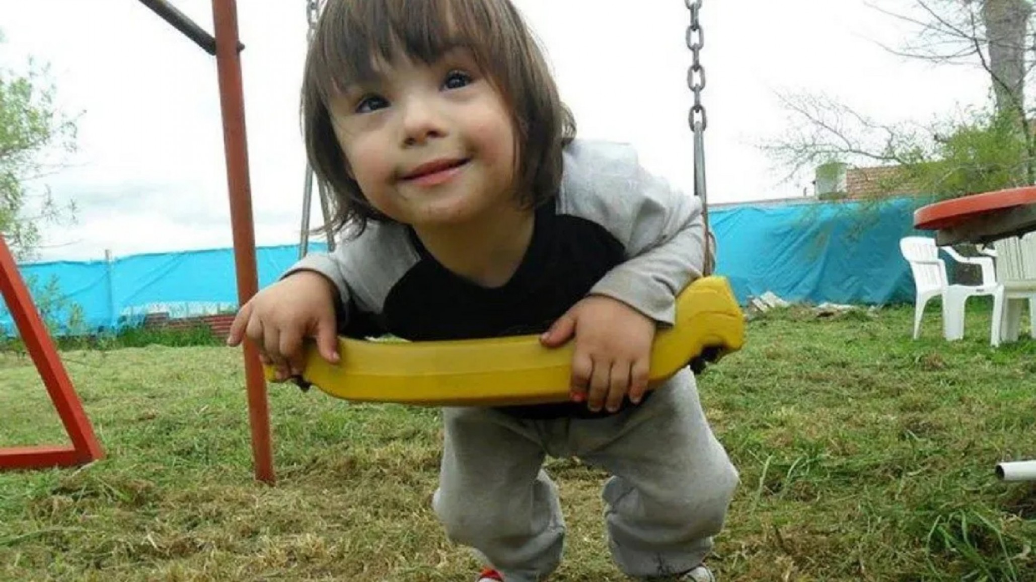 Absolvieron al padre y a la madrastra del nene con síndrome de Down que falleció tras caer del balcón