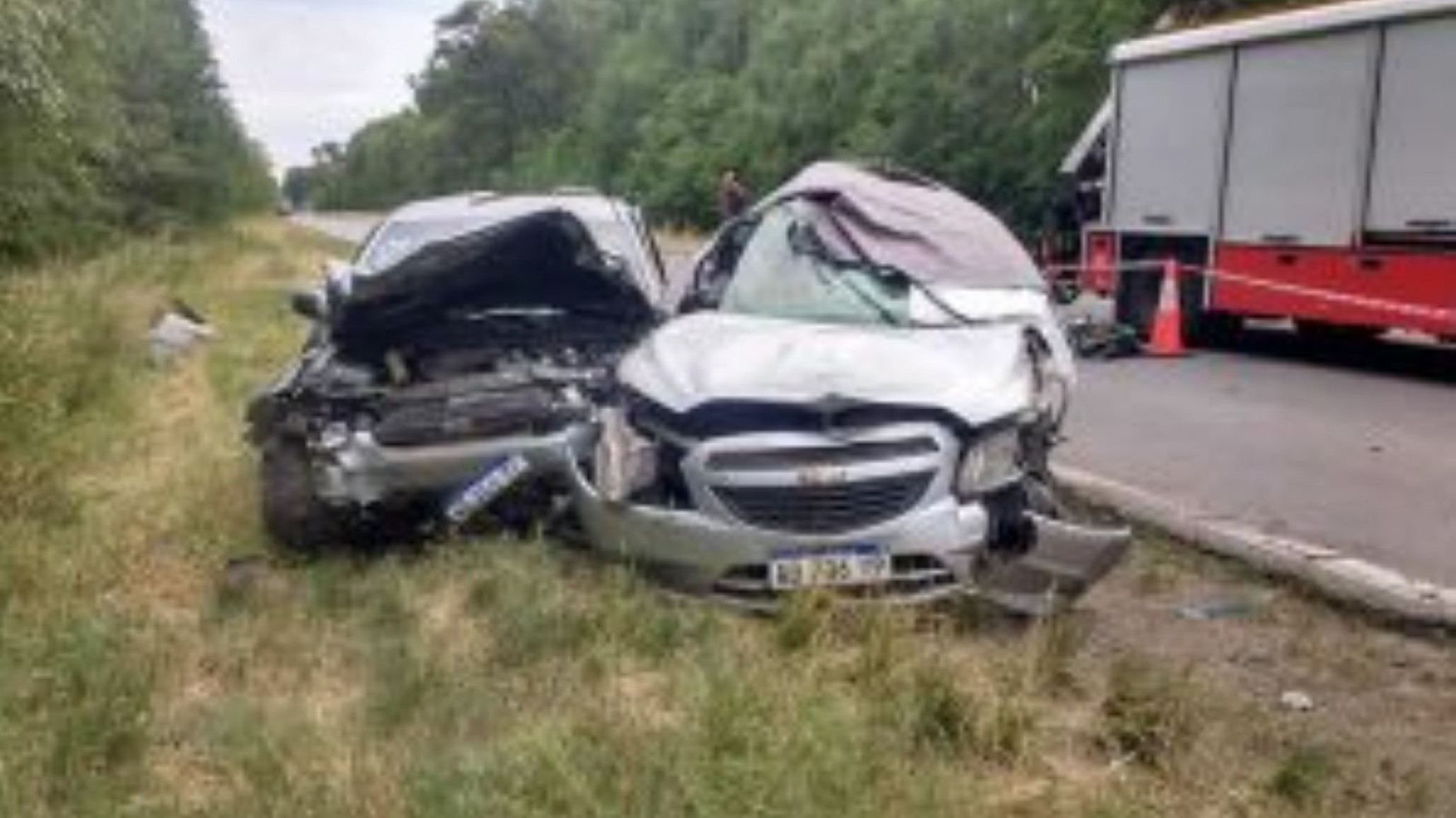 Chocaron un camión y dos autos, falleció un hombre