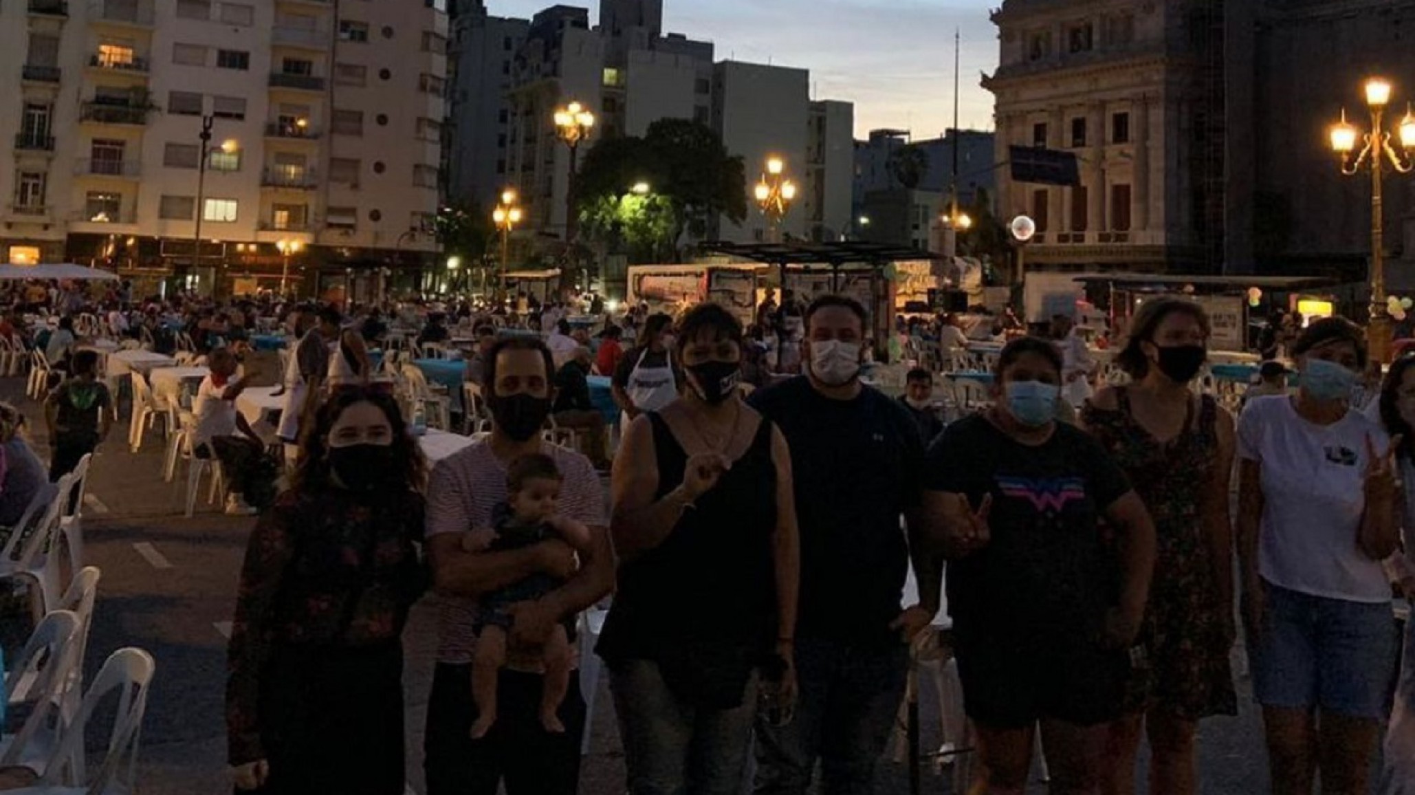 Ofelia Fernández participó de la cena solidaria frente al Congreso: ”Brindemos por la organización”