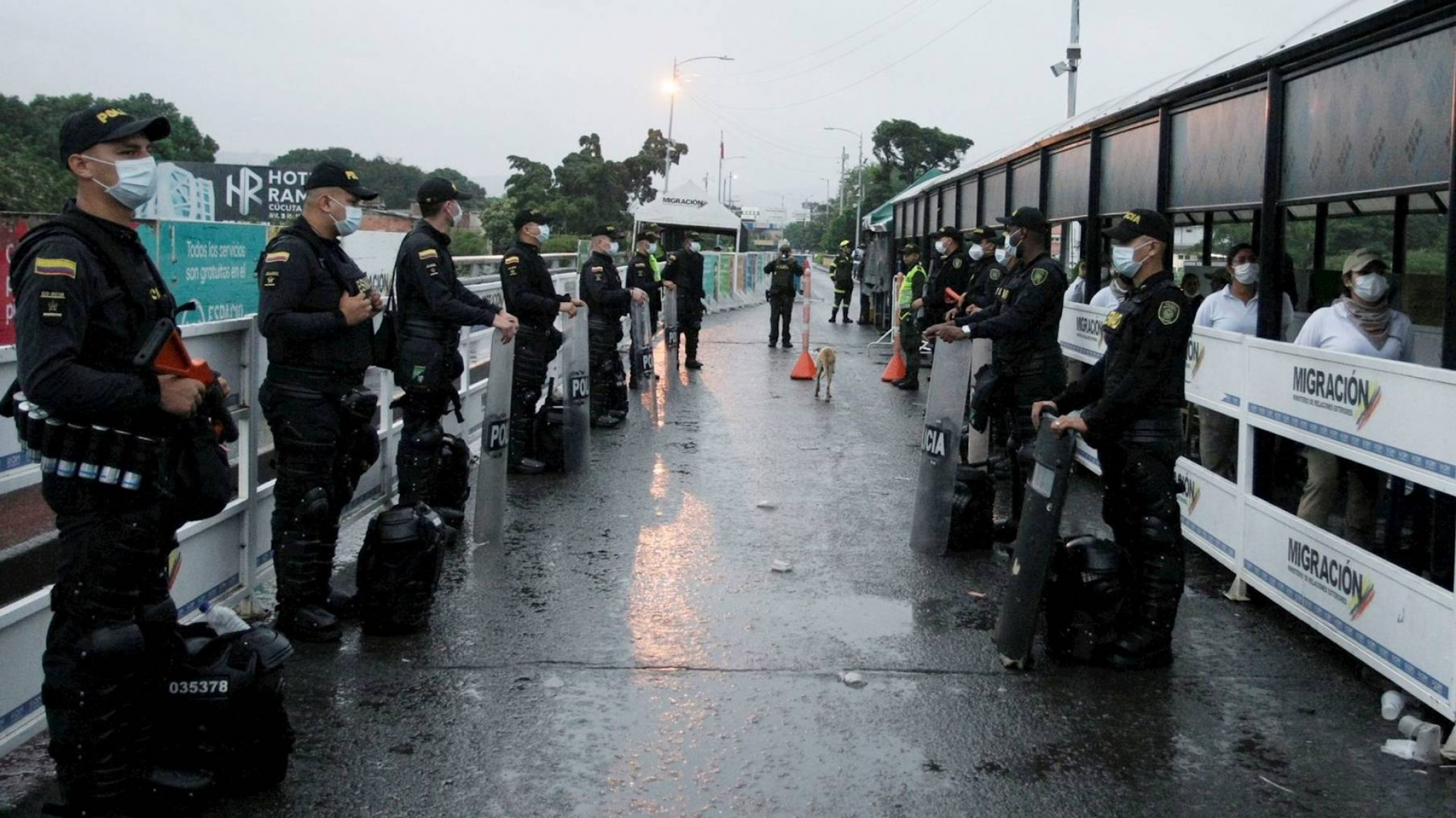 Colombia cierra fronteras terrestres y fluviales hasta marzo