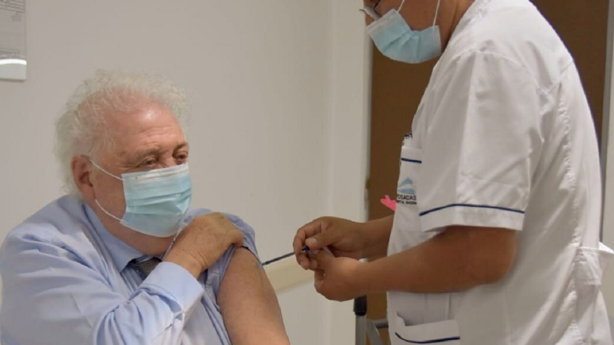 Ginés González García se suma a la lista de funcionarios que fueron vacunados contra el Coronavirus