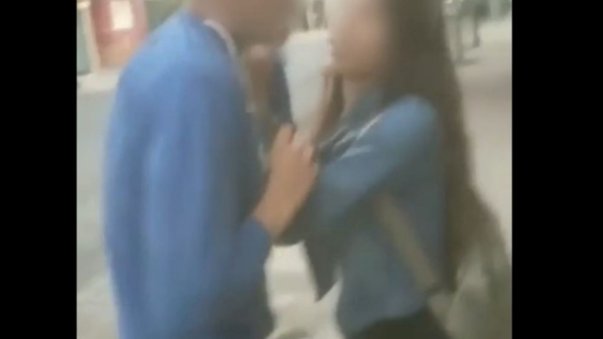 Una joven ahorcó a su novió y luego se dio la cabeza contra una ventana