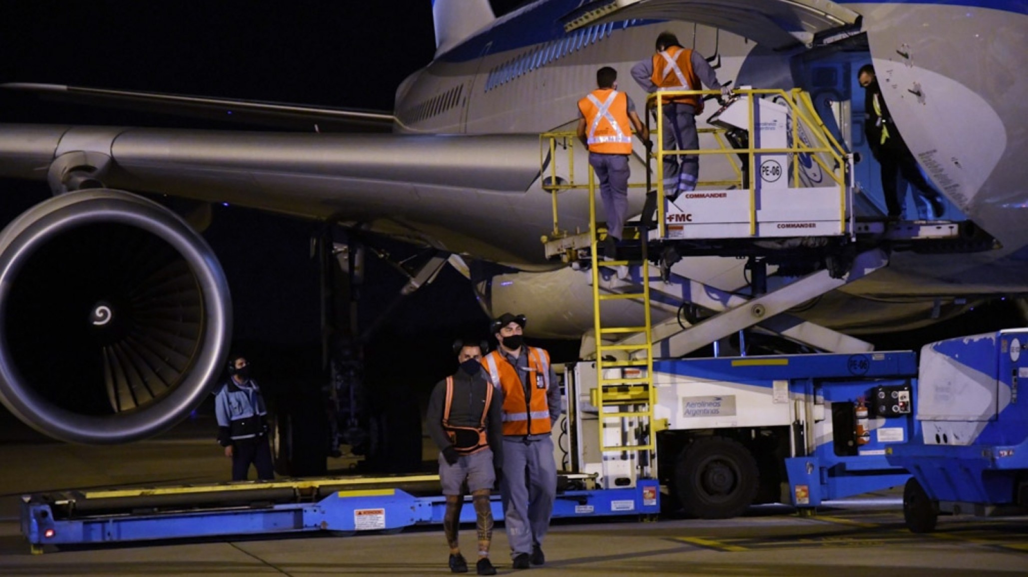 En un mes se vacunó a 7.600.000 personas y arribaron casi 8 millones de dosis