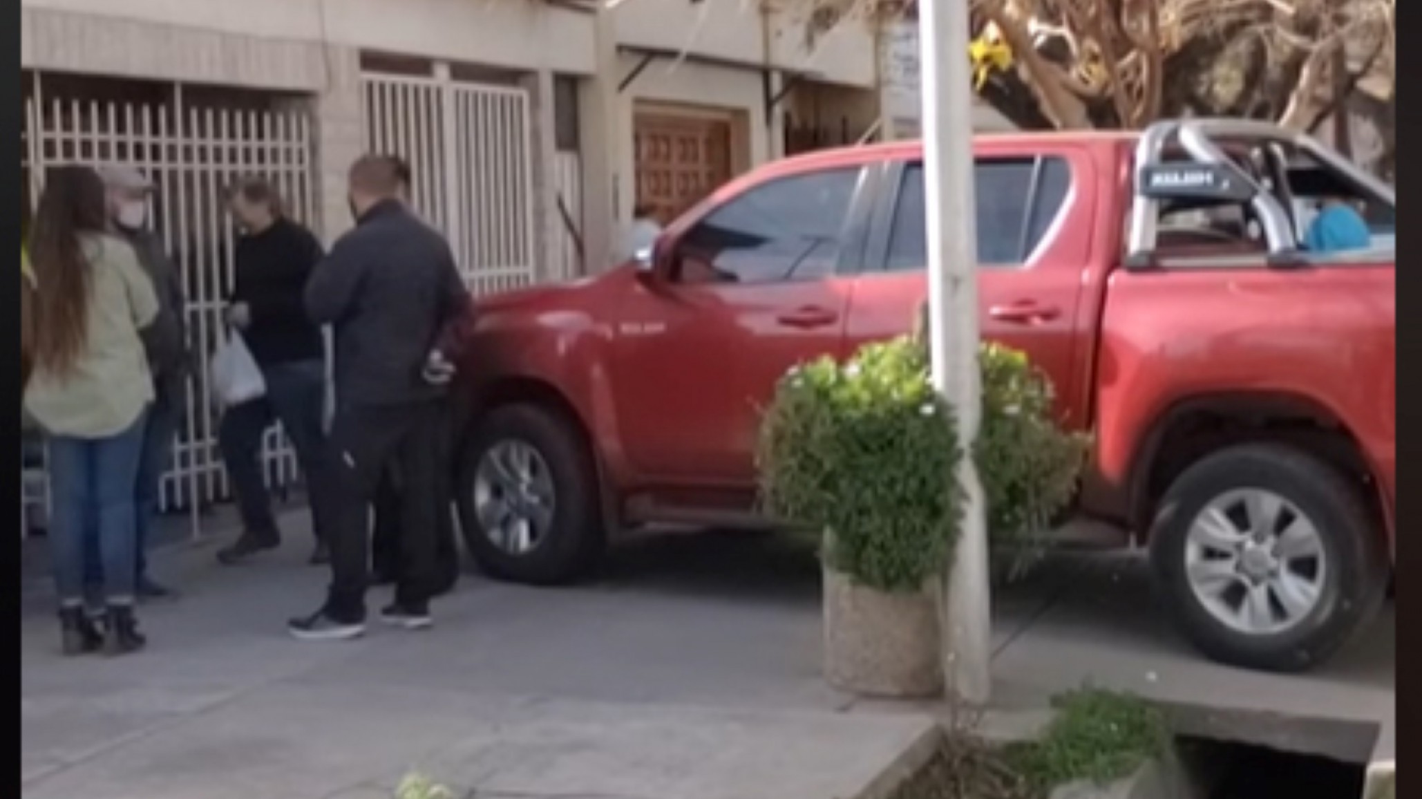 Un médico ofrecía vacunas a los vecinos por whatsapp