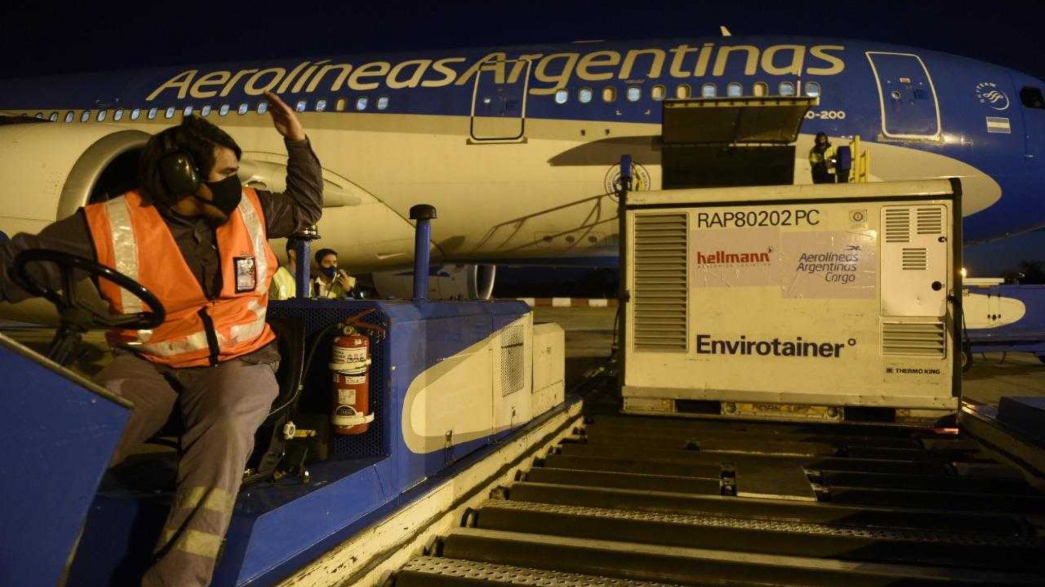 Llegó un nuevo avión desde China con más de 760 mil vacunas Sinopharm