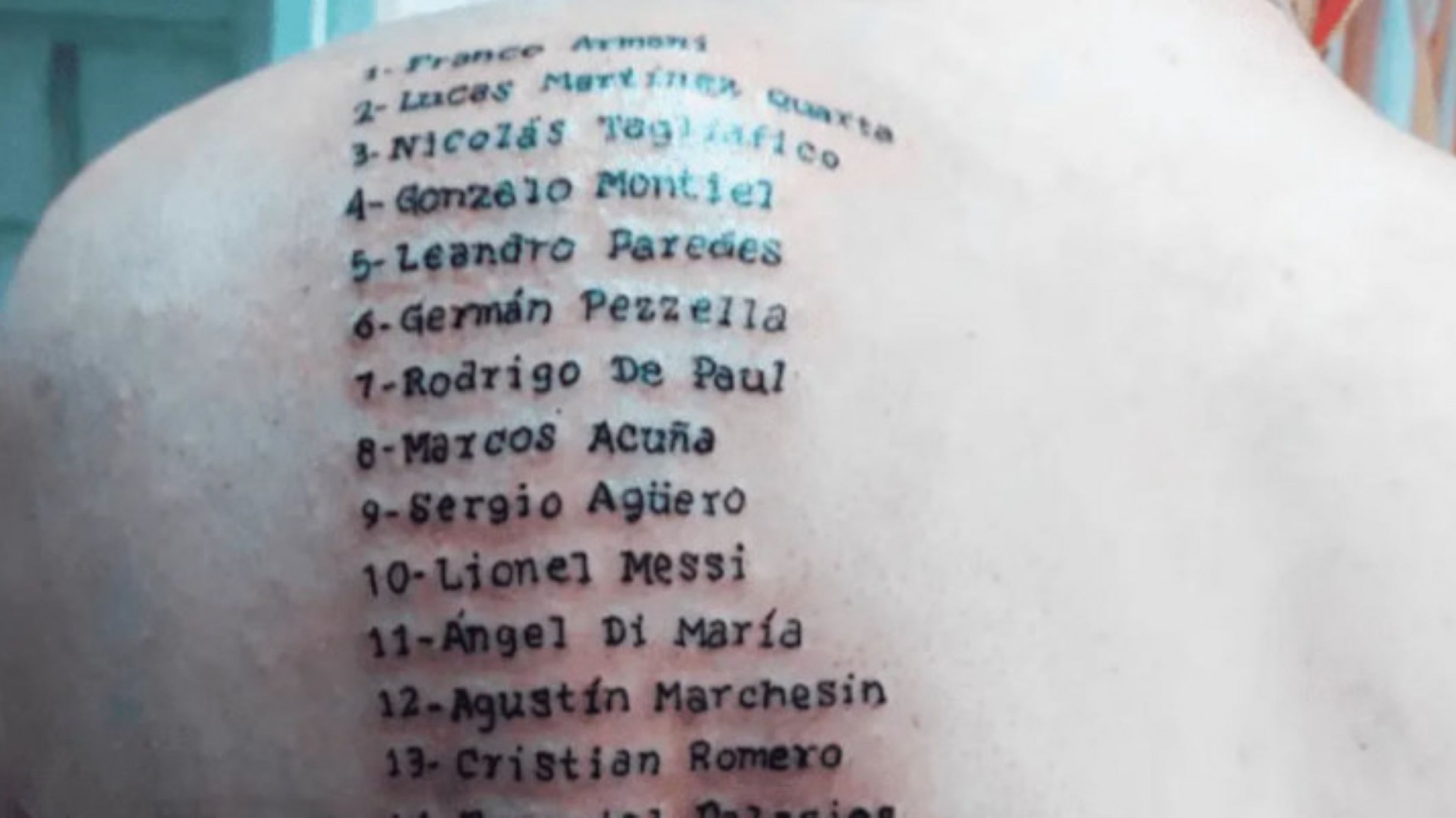 Insólito: se tatuó la lista completa del plantel de la Copa América