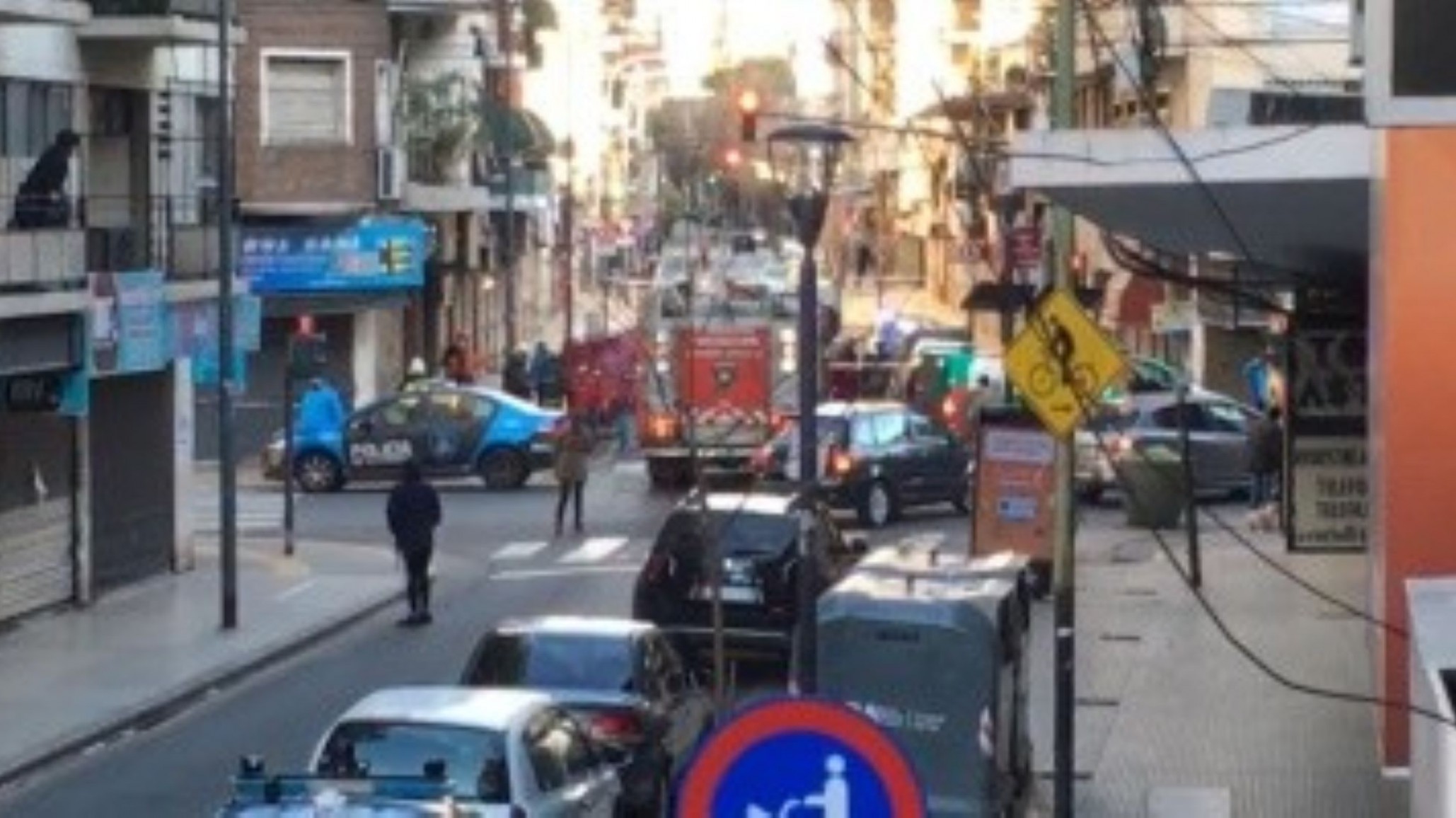 Una mujer y sus dos hijos fallecieron tras caer de un noveno piso