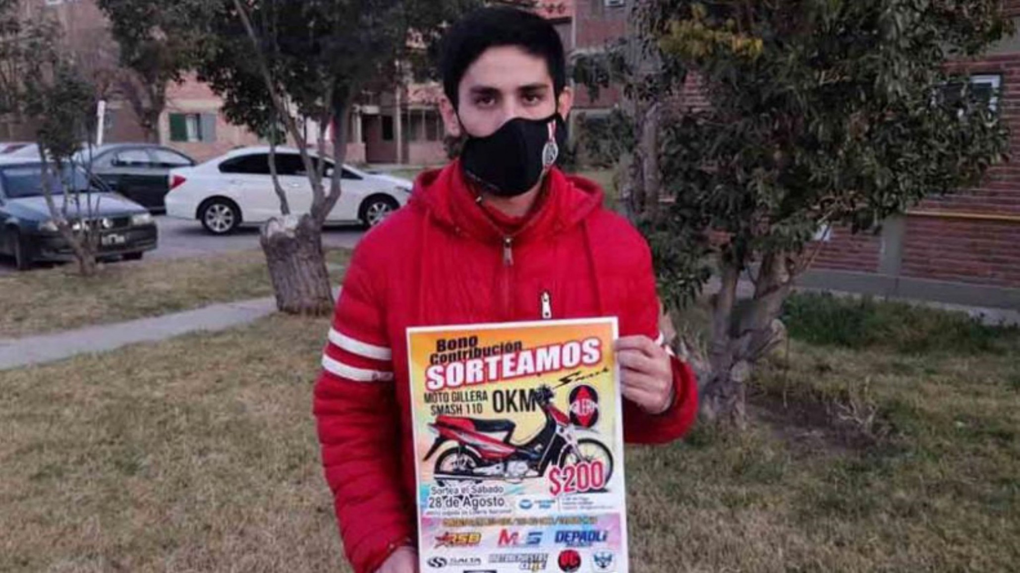 Su esposa murió por coronavirus después de dar a luz, hace una rifa para pagar el sepelio