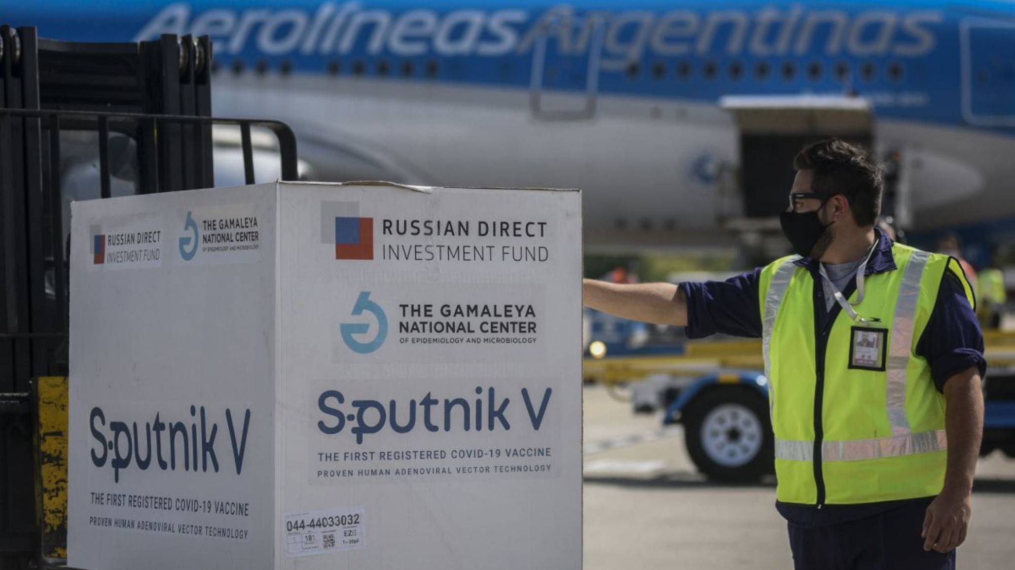 Carla Vizzotti anticipó que la semana que viene llegarán más litros del componente 2 de la Sputnik V