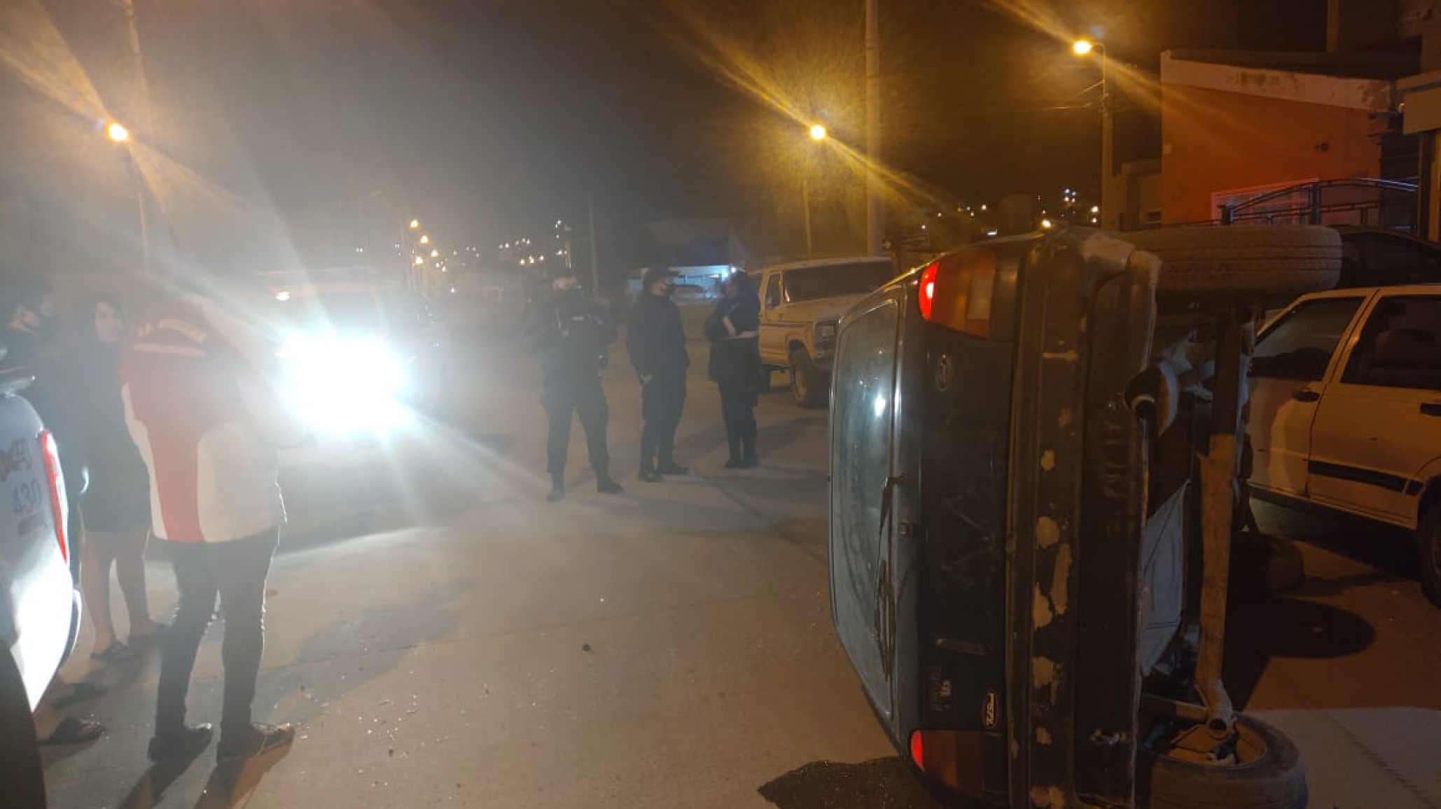 Volcó su auto, tenía 2.23 g/l de alcohol en sangre y adujo “me tocaron de atrás y se fugaron”