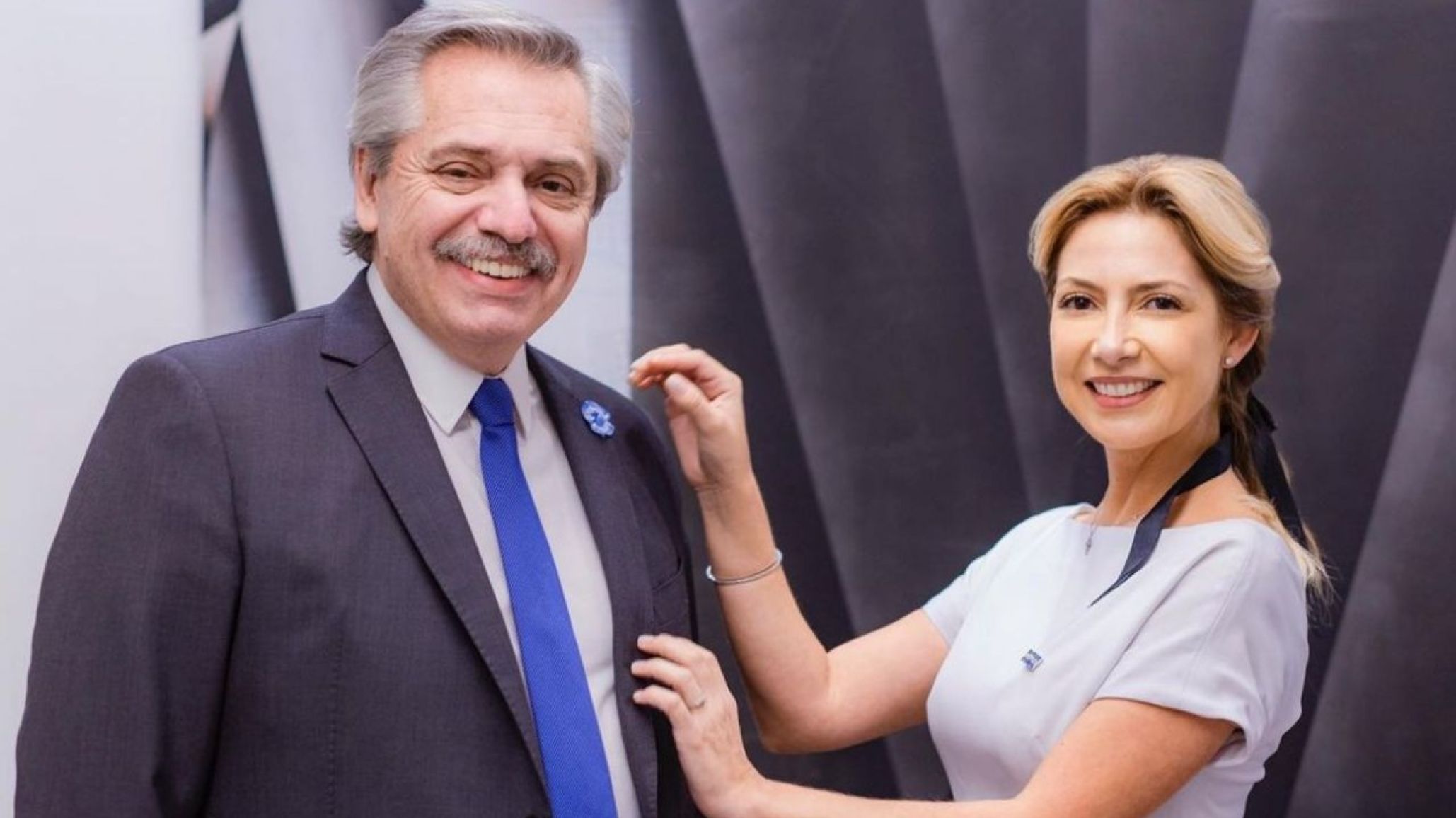 Unos chats entre Fabiola Yañez y el exmédico presidencial revelan tratamiento en el ojo
