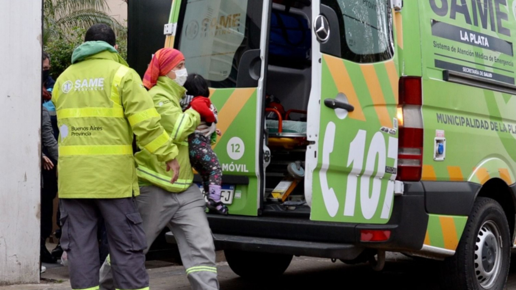 Rescataron tres hermanos deshidratados, estaban encerrados en un departamento