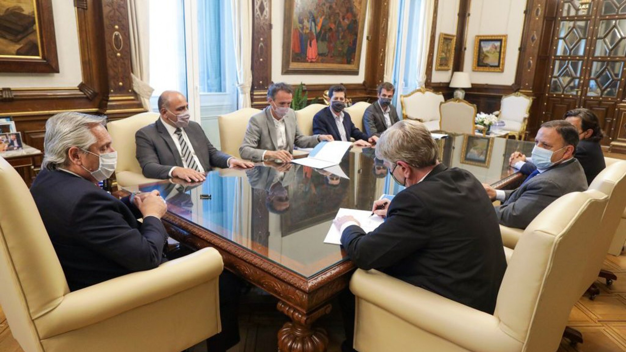 Alberto Fernández recibió a Gobernadores y firmaron convenios por obras