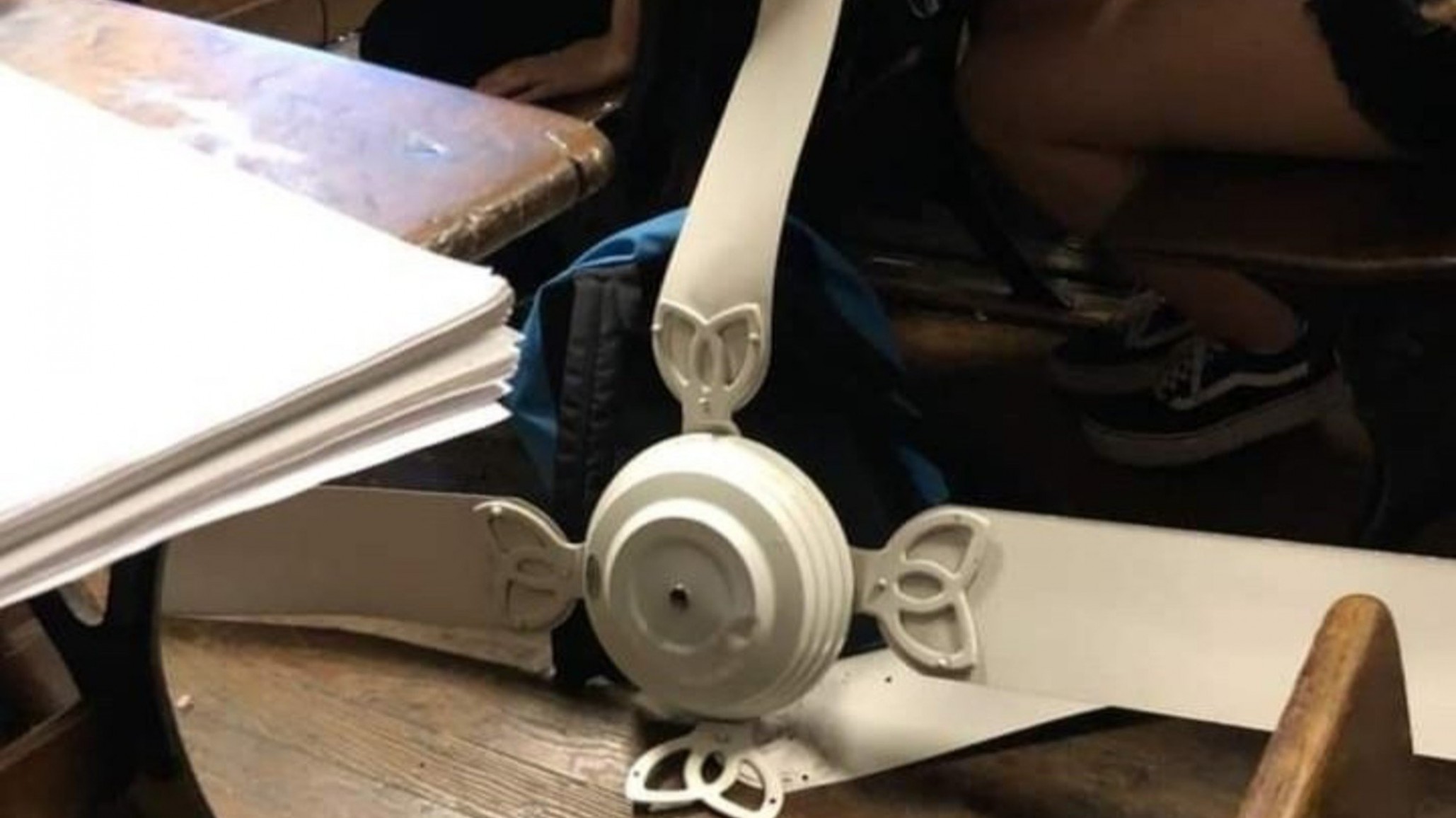 Cayó un ventilador en un aula del Nacional Buenos Aires y lastimó a tres alumnos