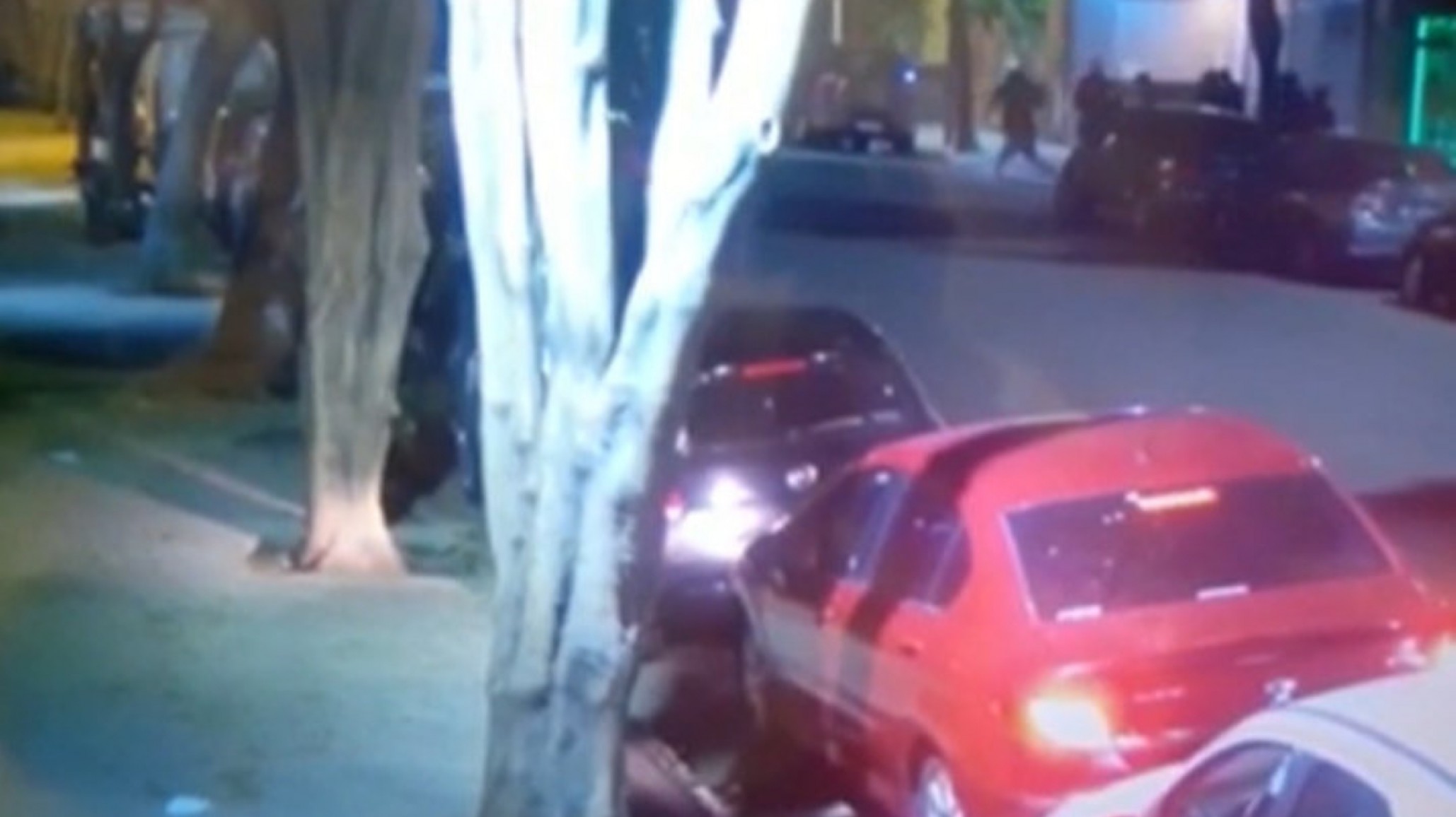 Aníbal Fernández repudió el ataque con bombas molotov al grupo Clarín