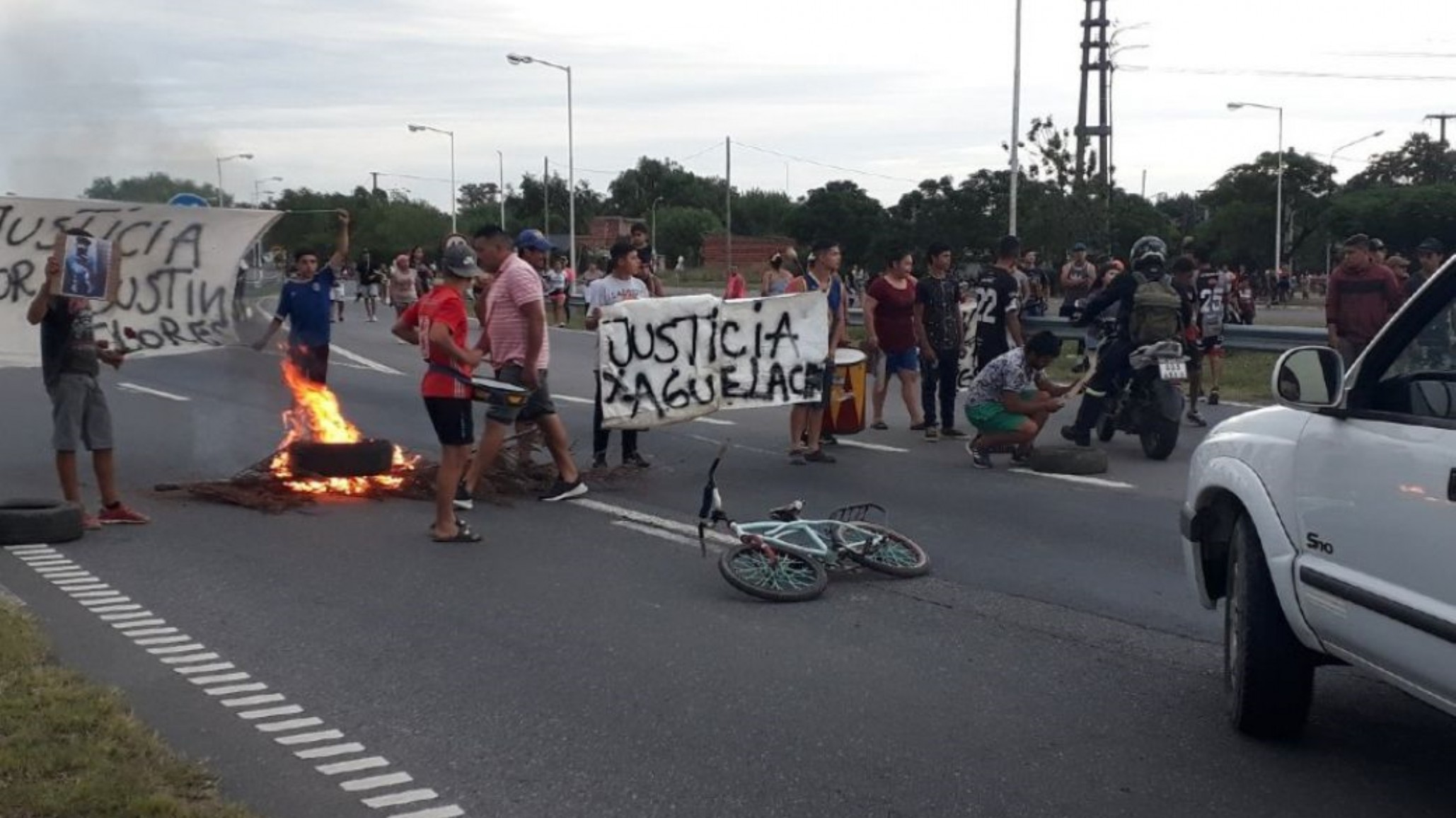 Un joven mató a un adolescente tras una discusión para ver “quien compraba primero un vino”