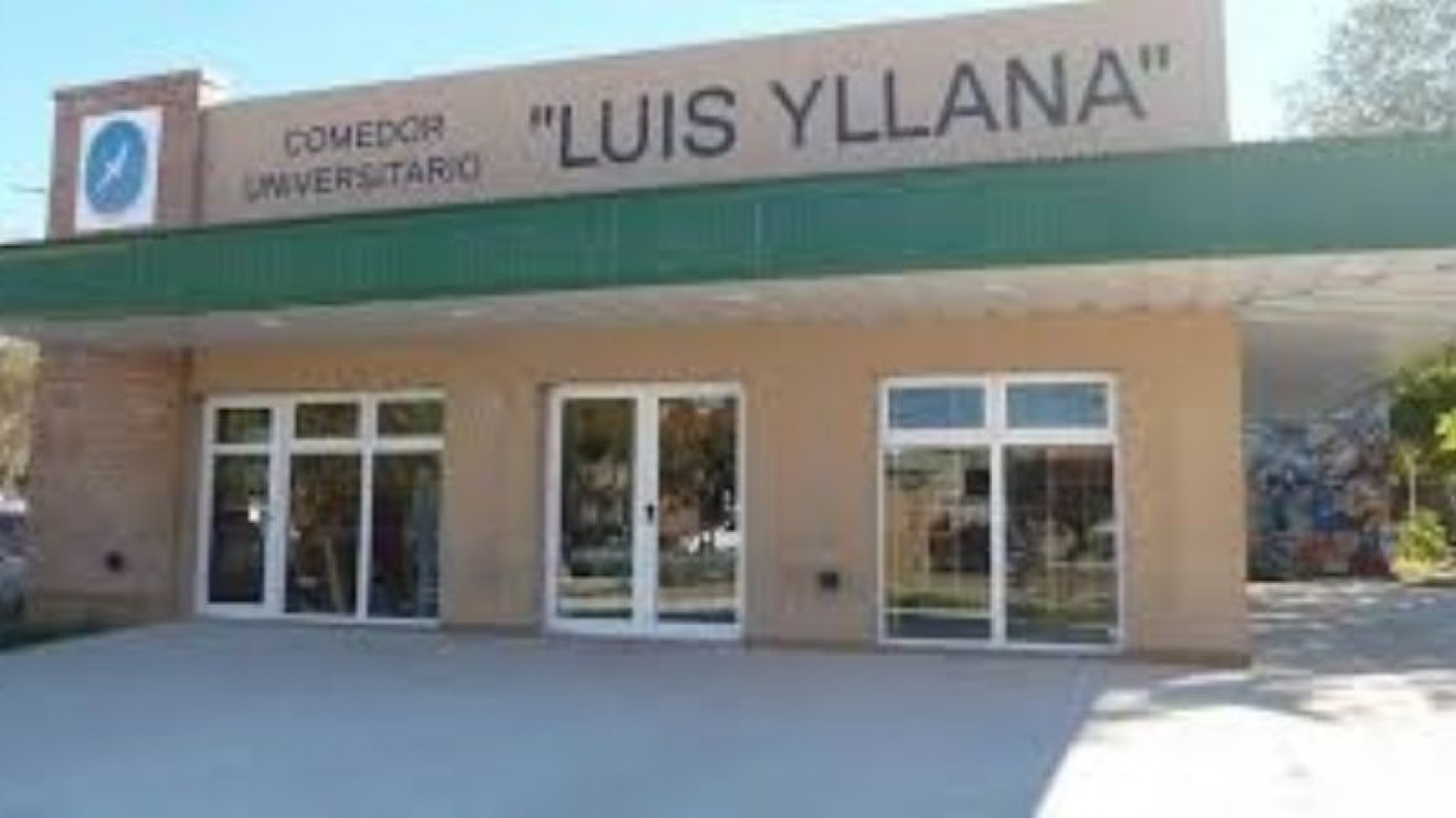 En un comedor universitario los estudiantes comen por $1,50