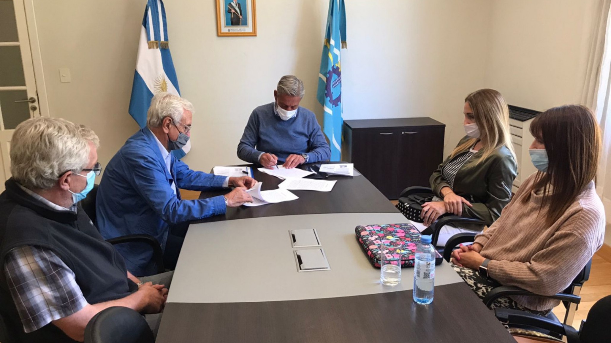 Arcioni firmó contratos de obra para la construcción de 37 viviendas en el barrio Próspero Palazzo