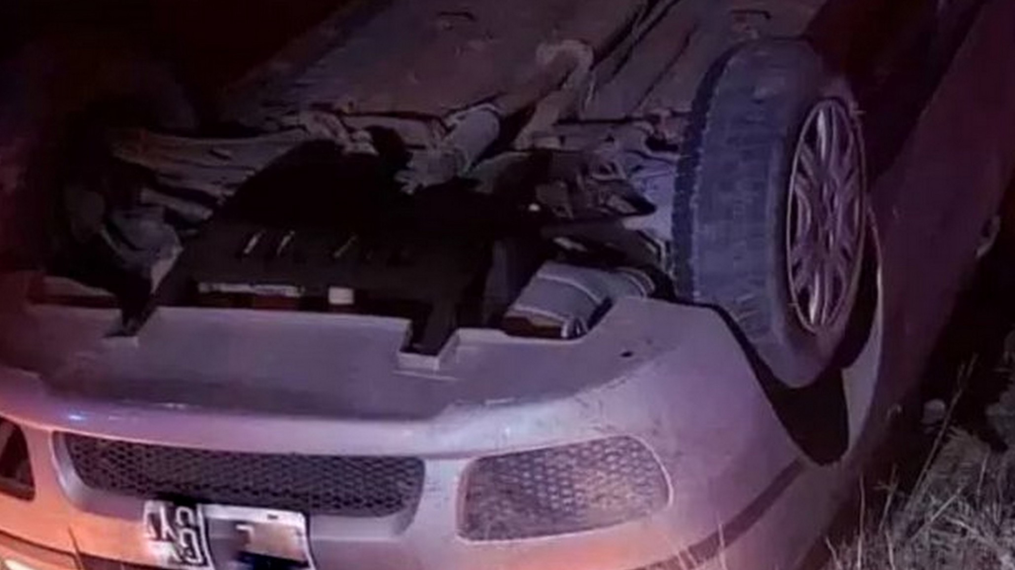 Ebrio volcó su auto en el que iba con 14 amigos