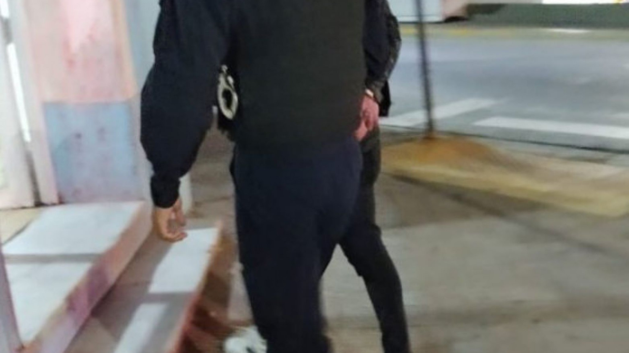 Violencia de género: la policía lo detuvo cuando golpeaba a su novia en pleno centro