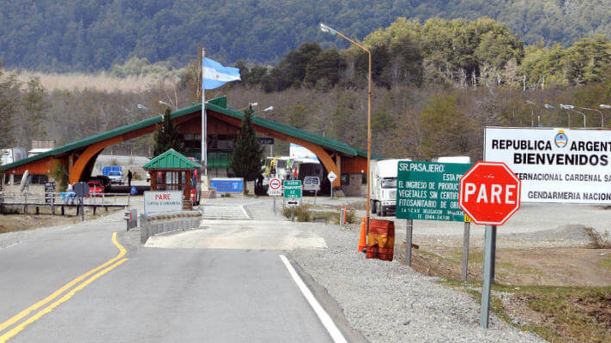 El Gobierno reabrió todos los pasos fronterizos y no será necesario presentar PCR para el ingreso al país