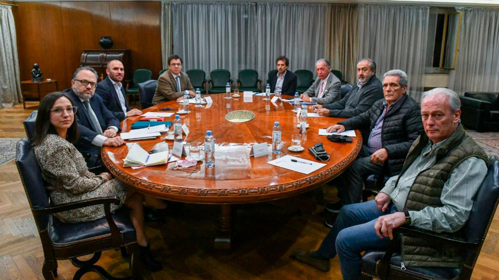 El Gobierno, la CGT y la UIA acordaron medidas para mejorar el poder adquisitivo de los salarios