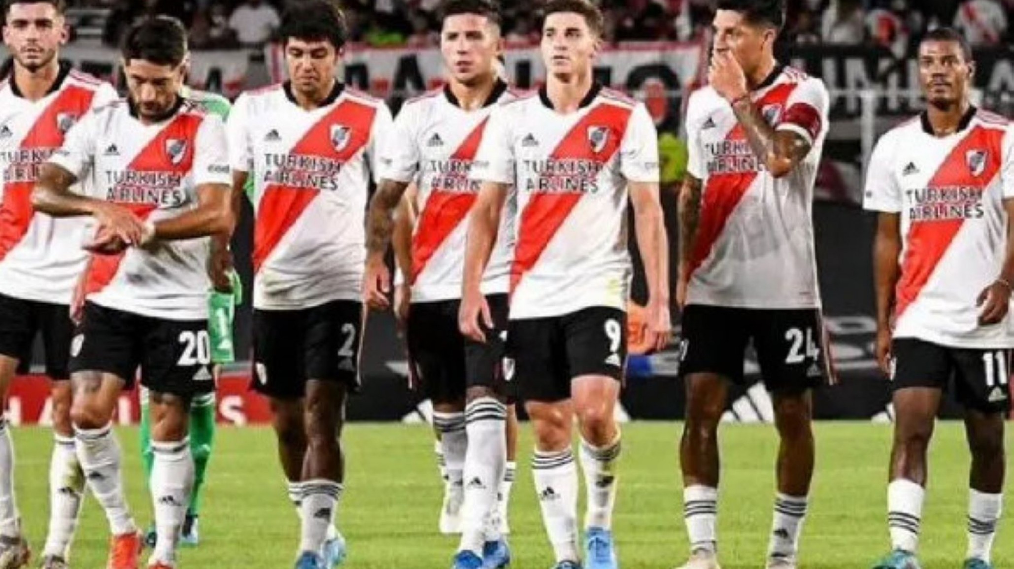 River en noviembre podría disputar un triangular con Betis y Colo Colo