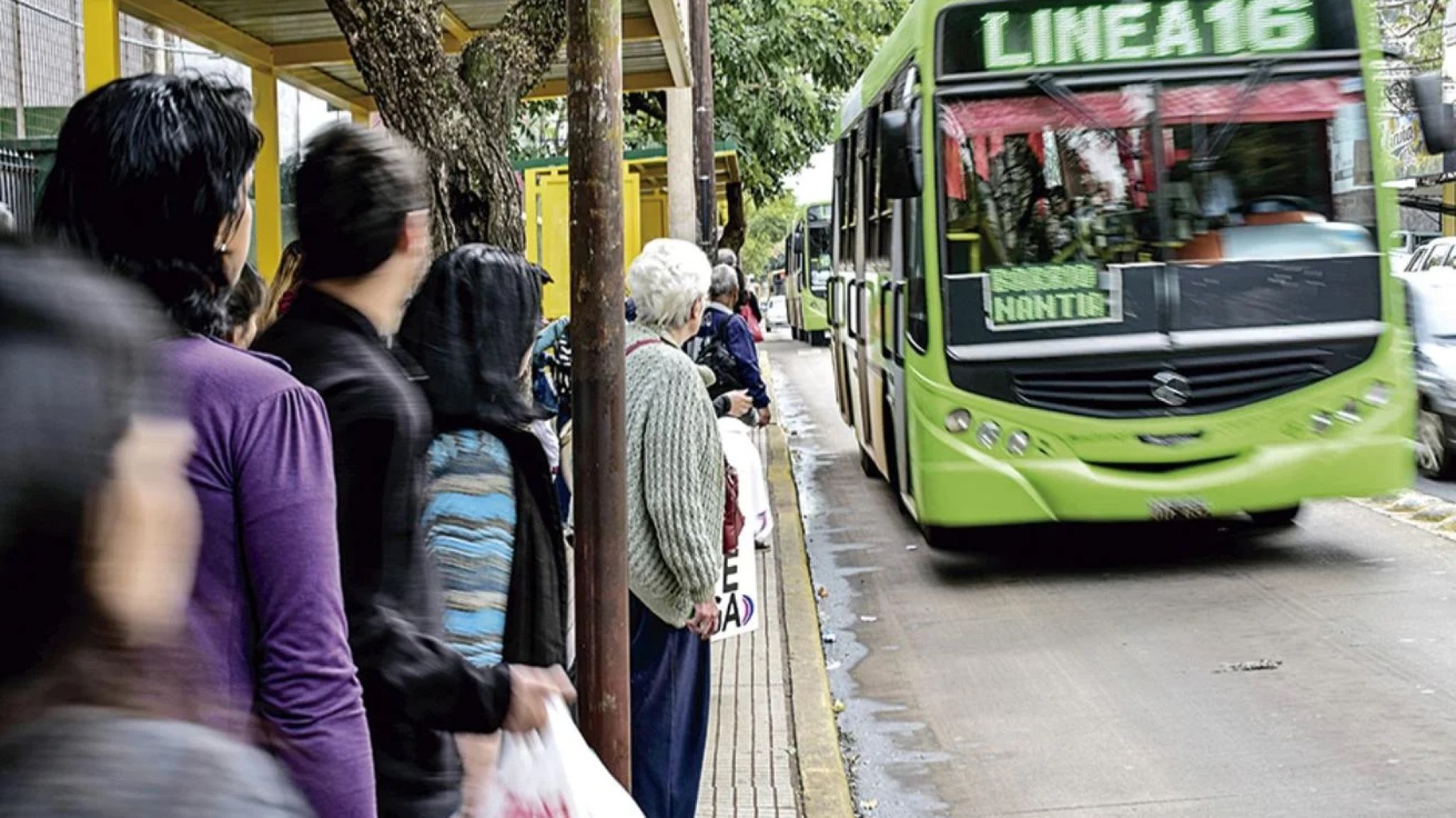 El Gobierno postergó aumentos en tarifas de transporte público y gas en AMBA