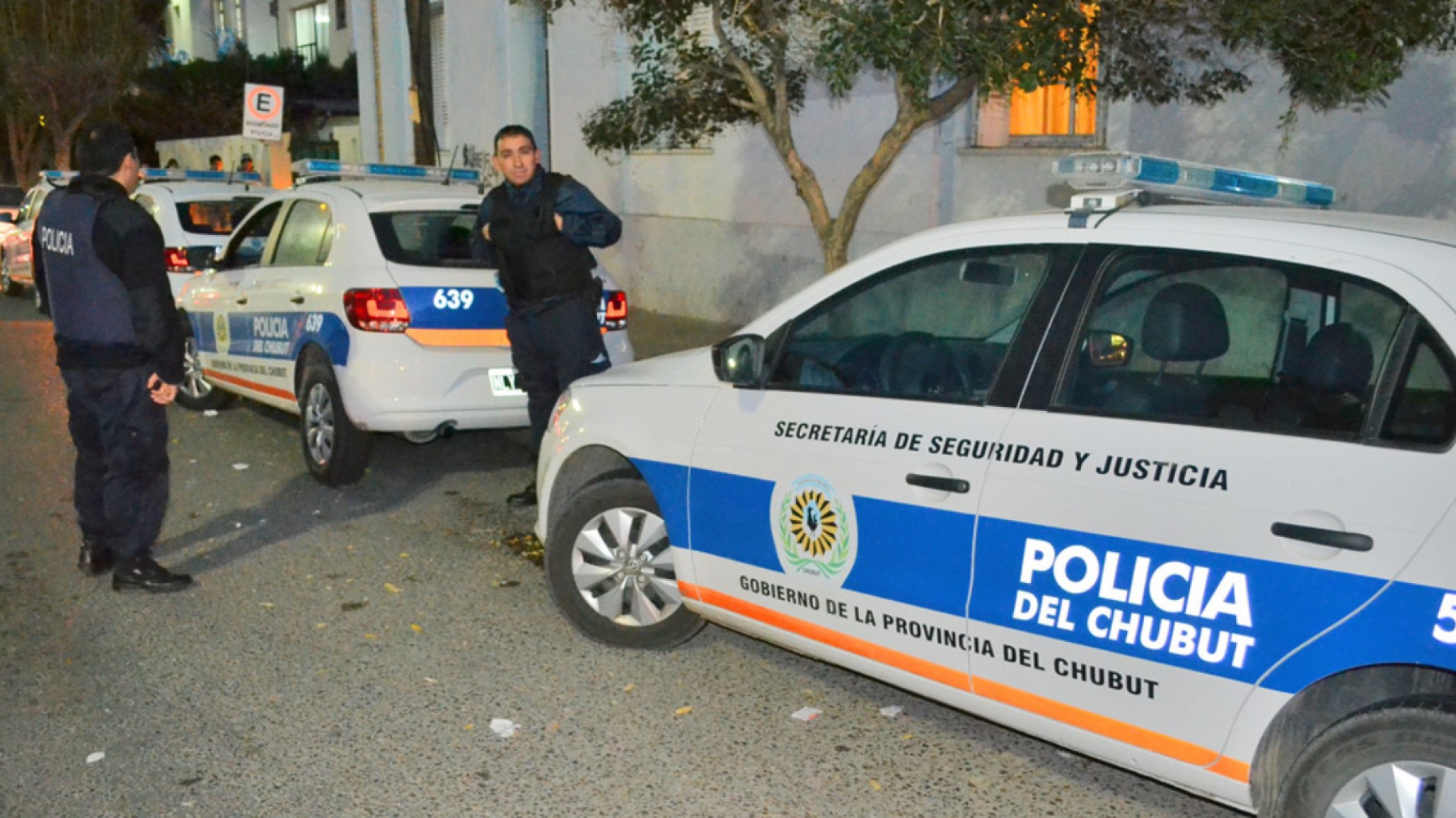 Cuatro policías de Comodoro fueron separados de su cargo y están siendo investigados porque habrían baleado a un adolescente